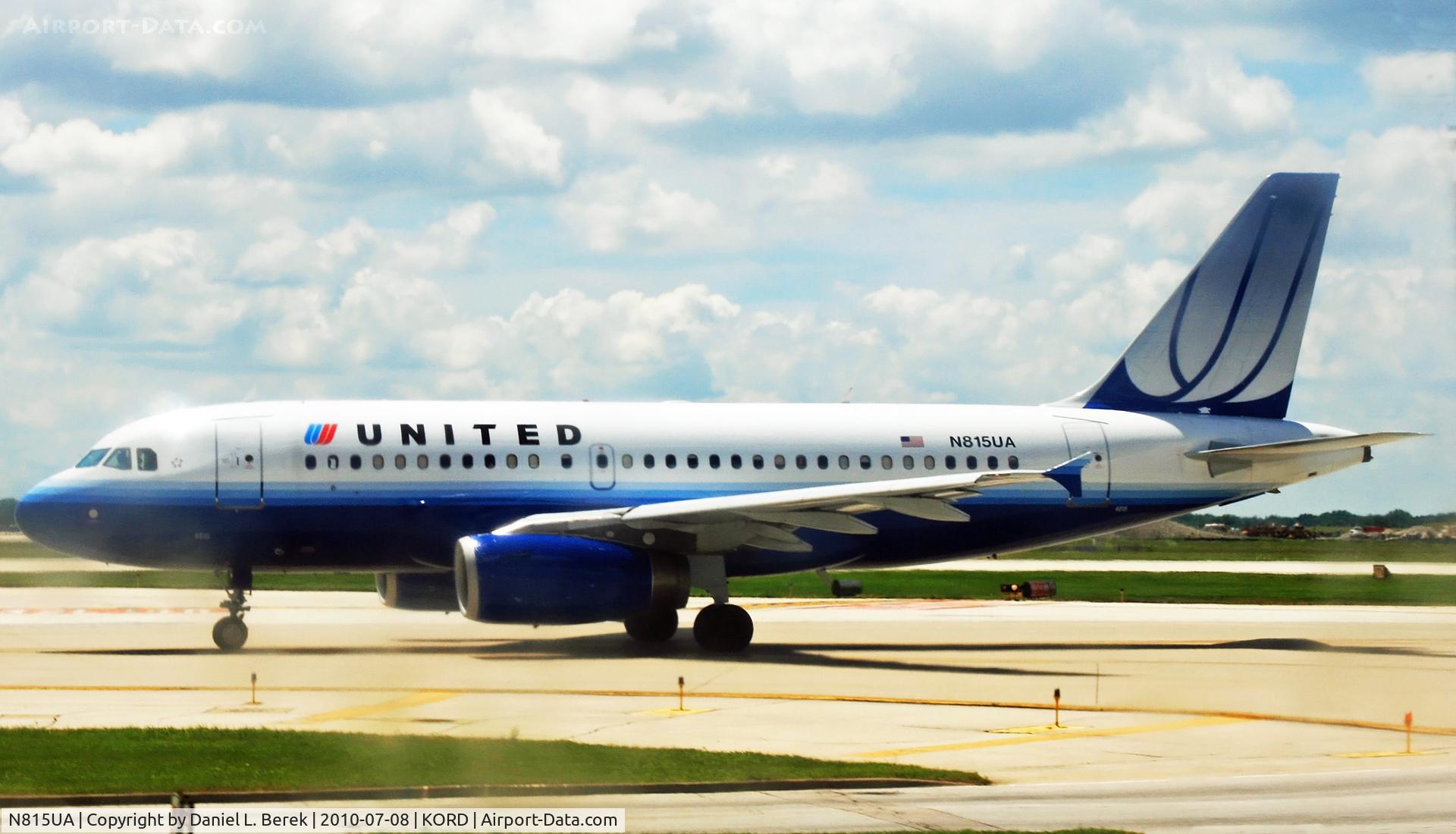 N815UA, 1998 Airbus A319-131 C/N 867, Taxying at ORD