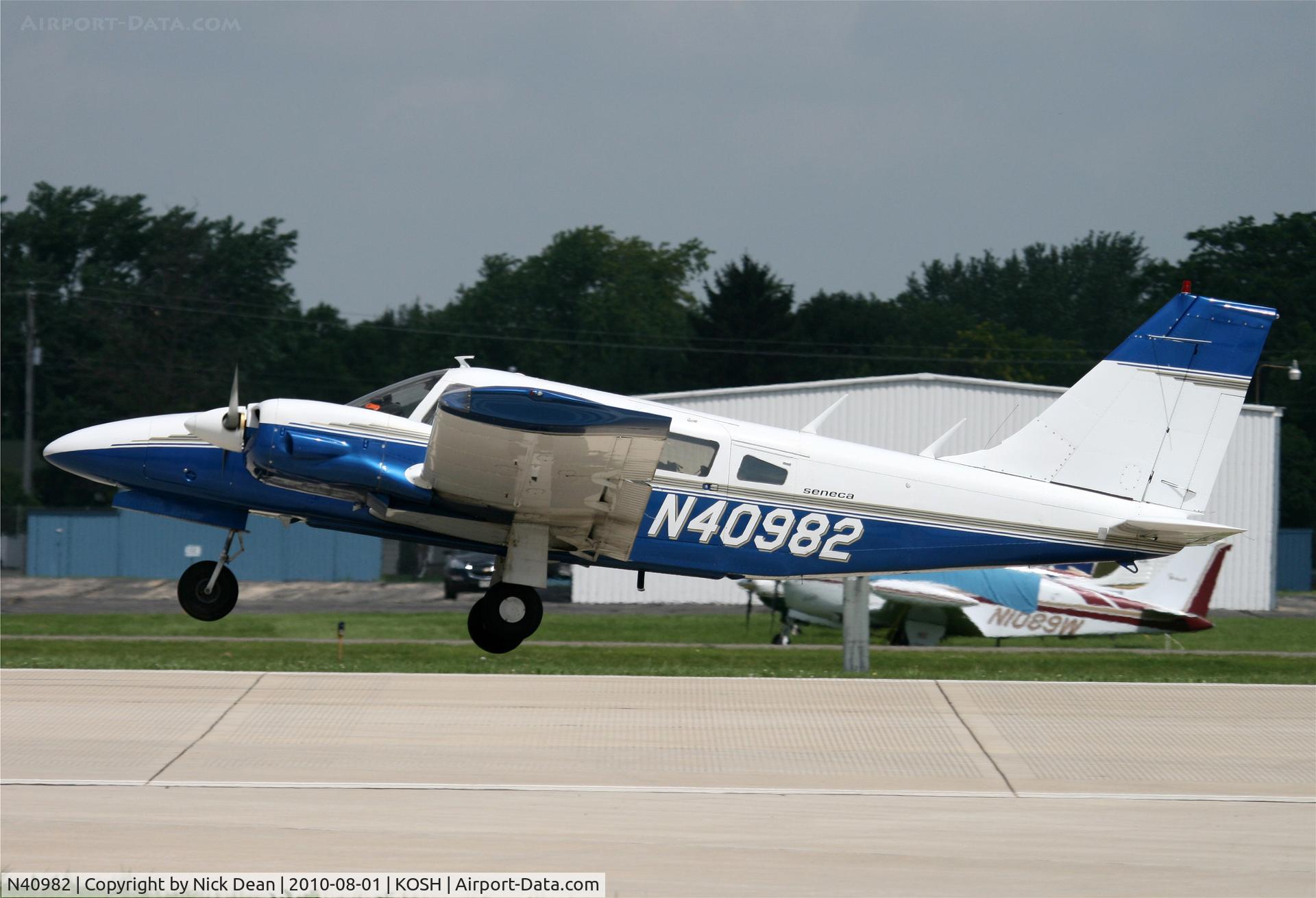 N40982, 1974 Piper PA-34-200 Seneca C/N 34-7450095, KOSH