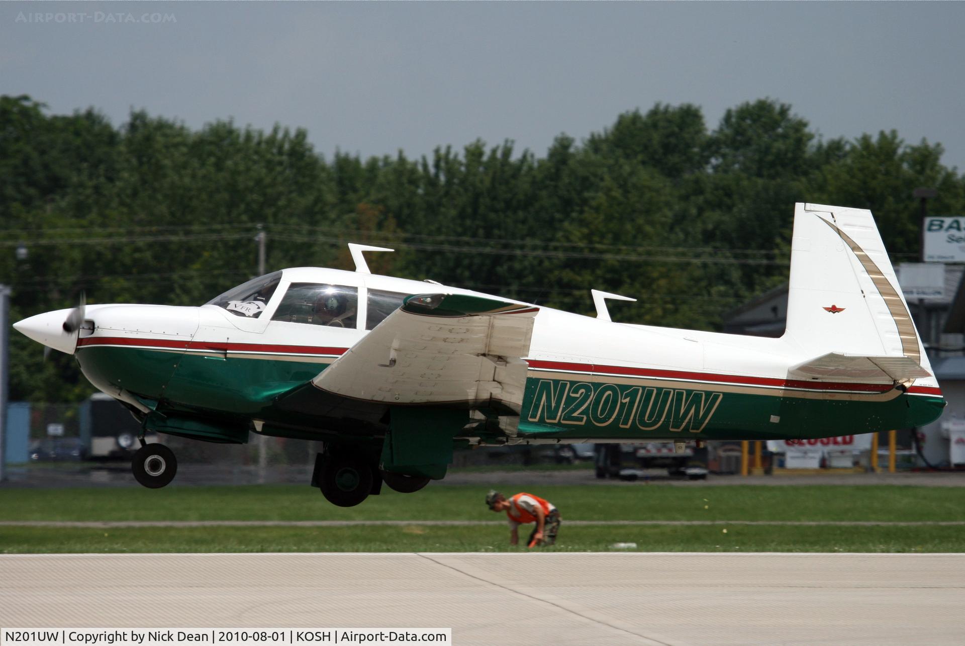 N201UW, 1977 Mooney M20J 201 C/N 24-0390, KOSH