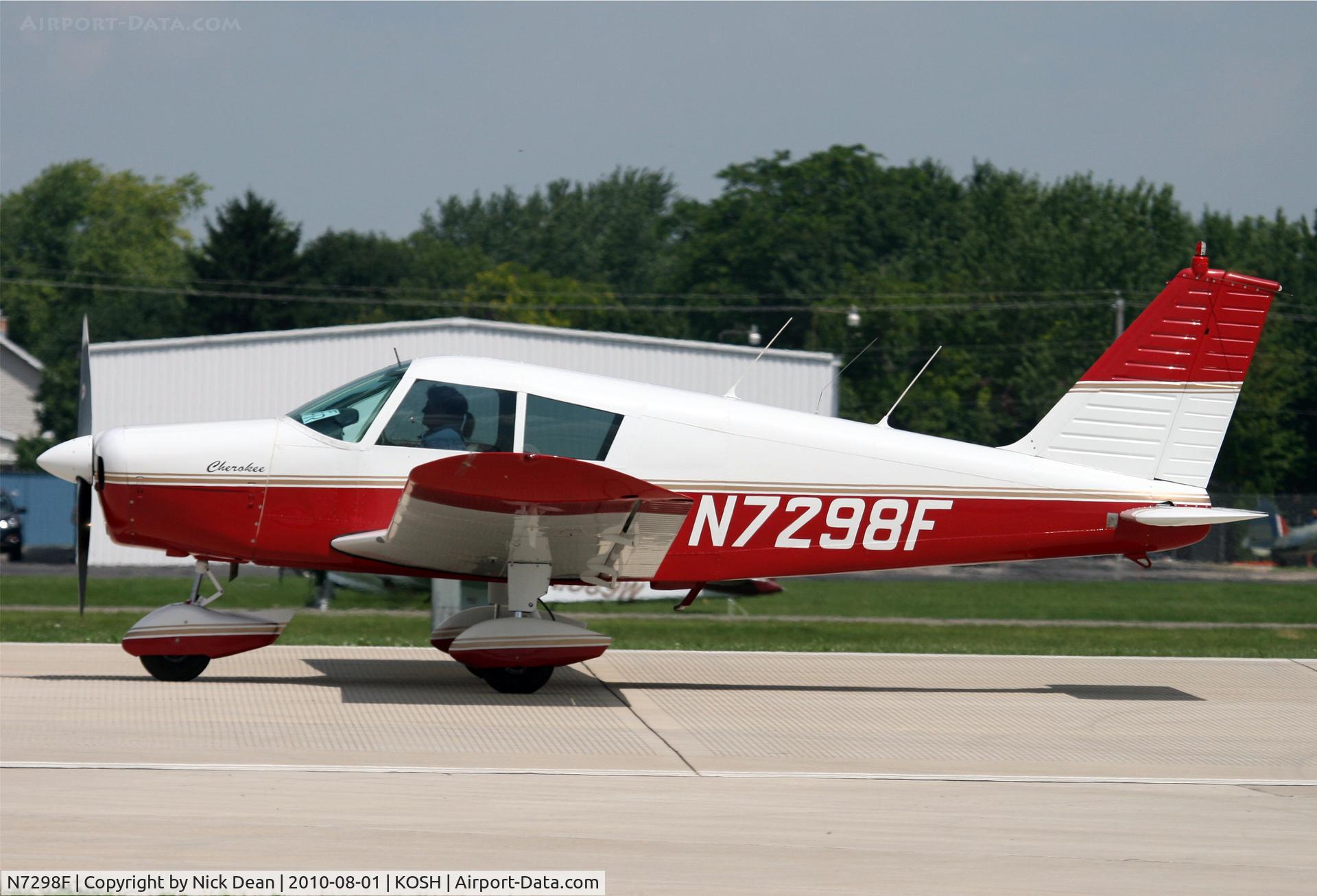 N7298F, 1969 Piper PA-28-140 Cherokee C/N 28-25212, KOSH