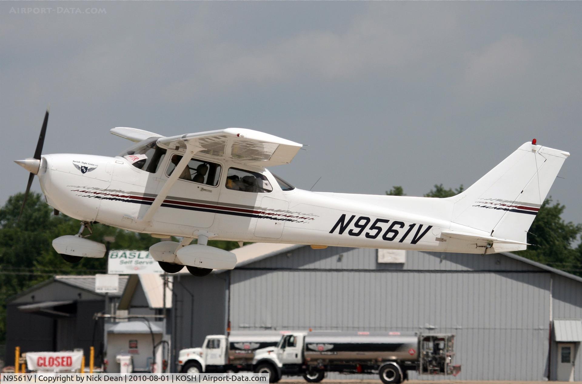 N9561V, 1998 Cessna 172R C/N 17280497, KOSH