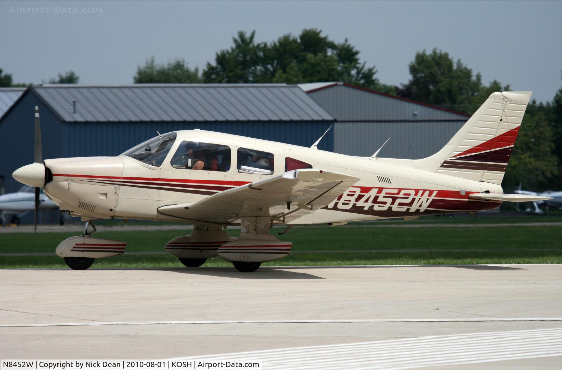 N8452W, 1981 Piper PA-28-181 C/N 28-8290044, KOSH