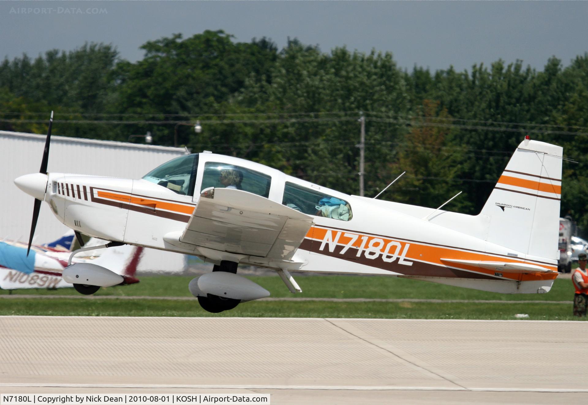N7180L, 1974 Grumman American AA-5 Traveler C/N AA5-0680, KOSH