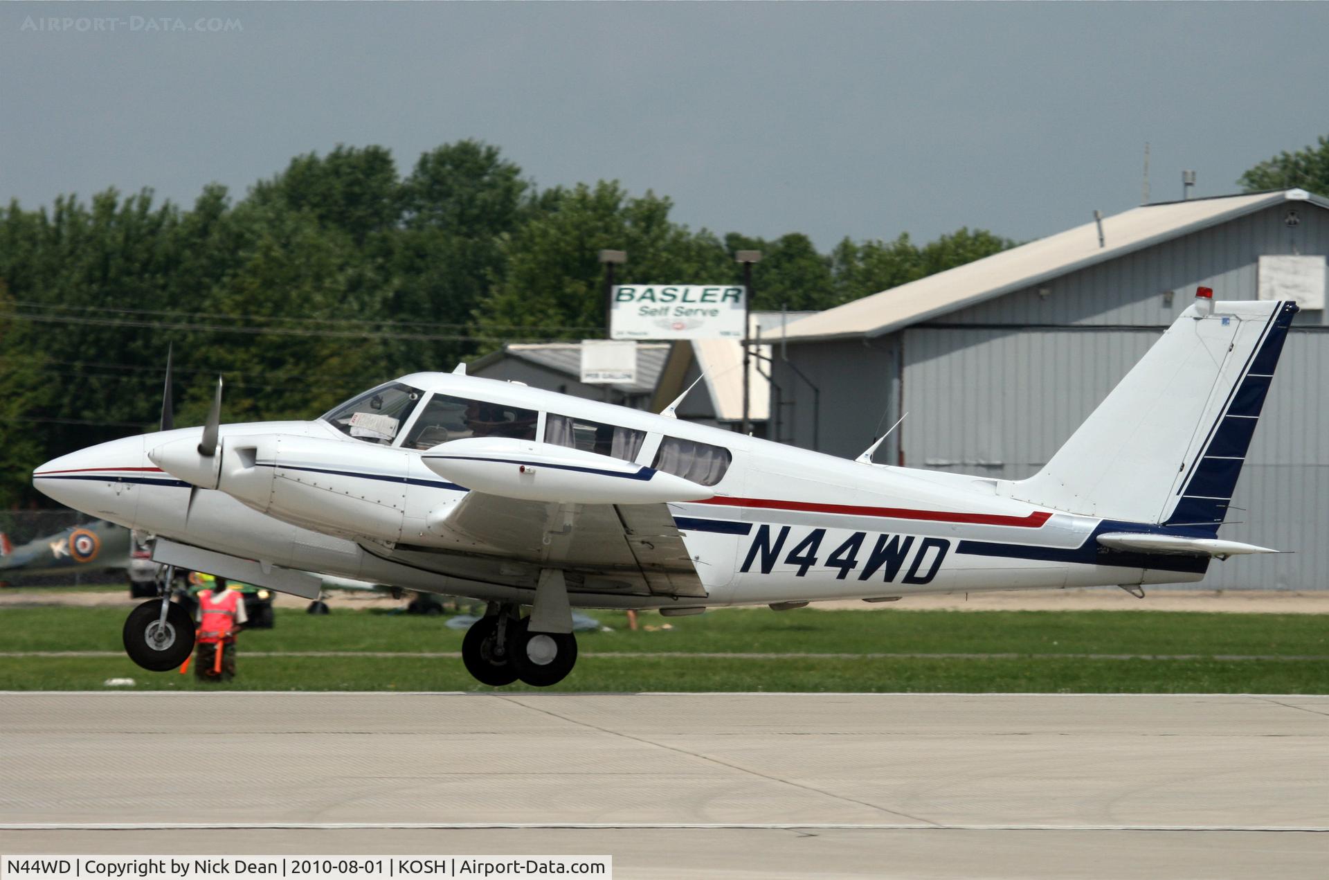 N44WD, 1969 Piper PA-30 Twin Comanche Twin Comanche C/N 30-1860, KOSH