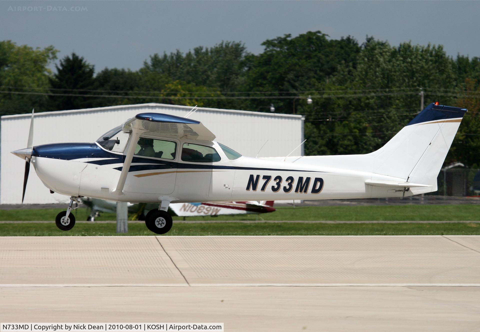 N733MD, 1976 Cessna 172N C/N 17268390, KOSH