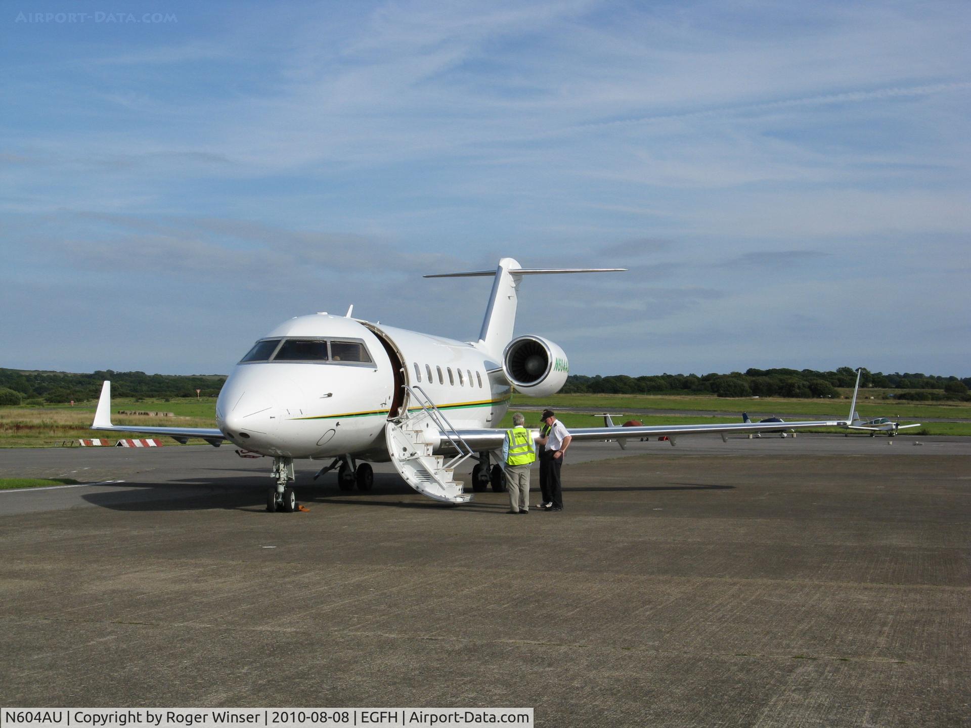 N604AU, 1999 Bombardier Challenger 604 (CL-600-2B16) C/N 5434, Anza Aviaton's Challenger 604 on the apron.