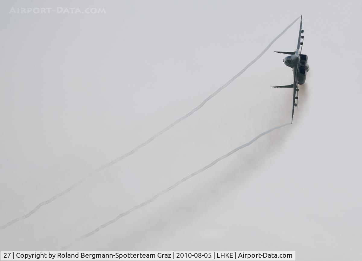 27, Mikoyan-Gurevich MiG-29UB C/N 50903027268, Mig-29