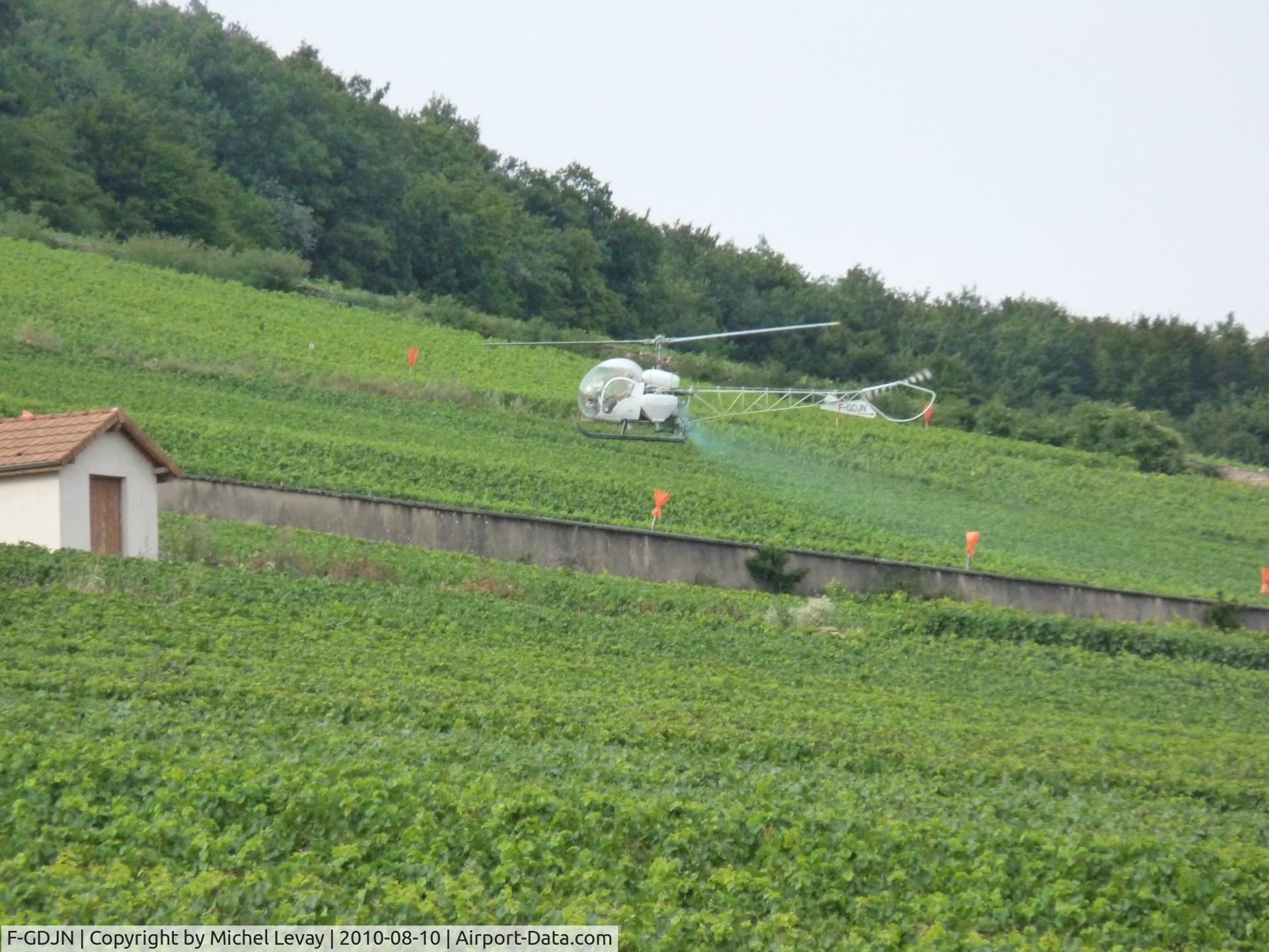 F-GDJN, Agusta AB-47G-2 C/N 269, taken while spraying vineyards in Burgundy (FR)