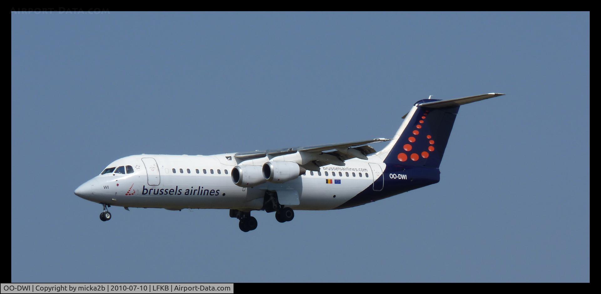 OO-DWI, 1999 British Aerospace Avro 146-RJ100 C/N E3342, Landing.