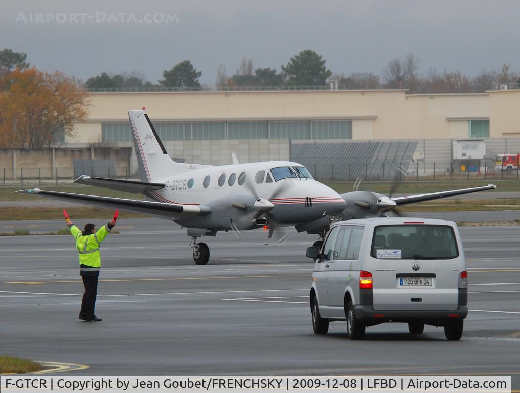 F-GTCR, 2002 Beech C90A King Air King Air C/N LJ-1660, parking Air Assistance