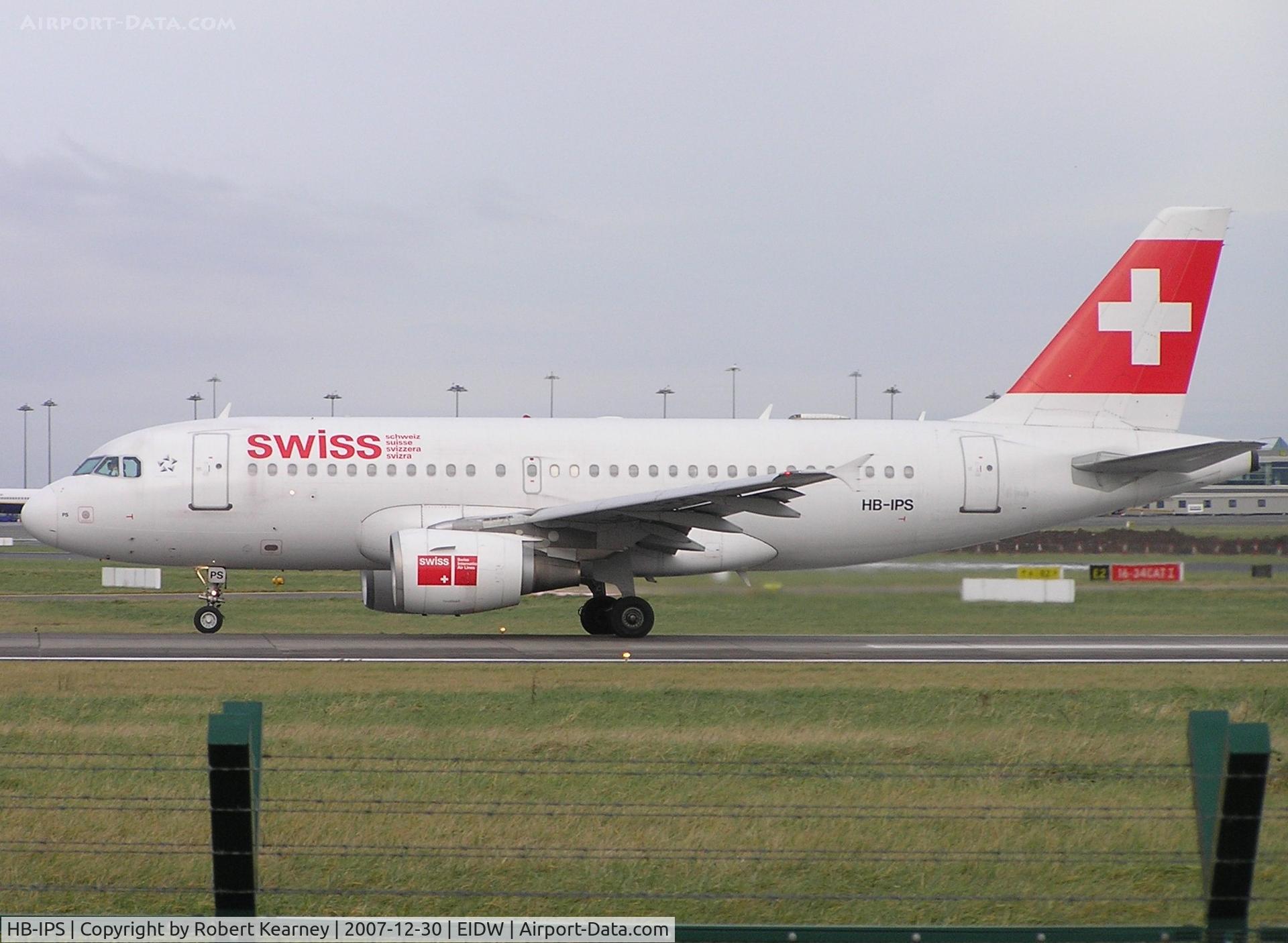 HB-IPS, 1997 Airbus A319-112 C/N 734, Swiss rolling into position