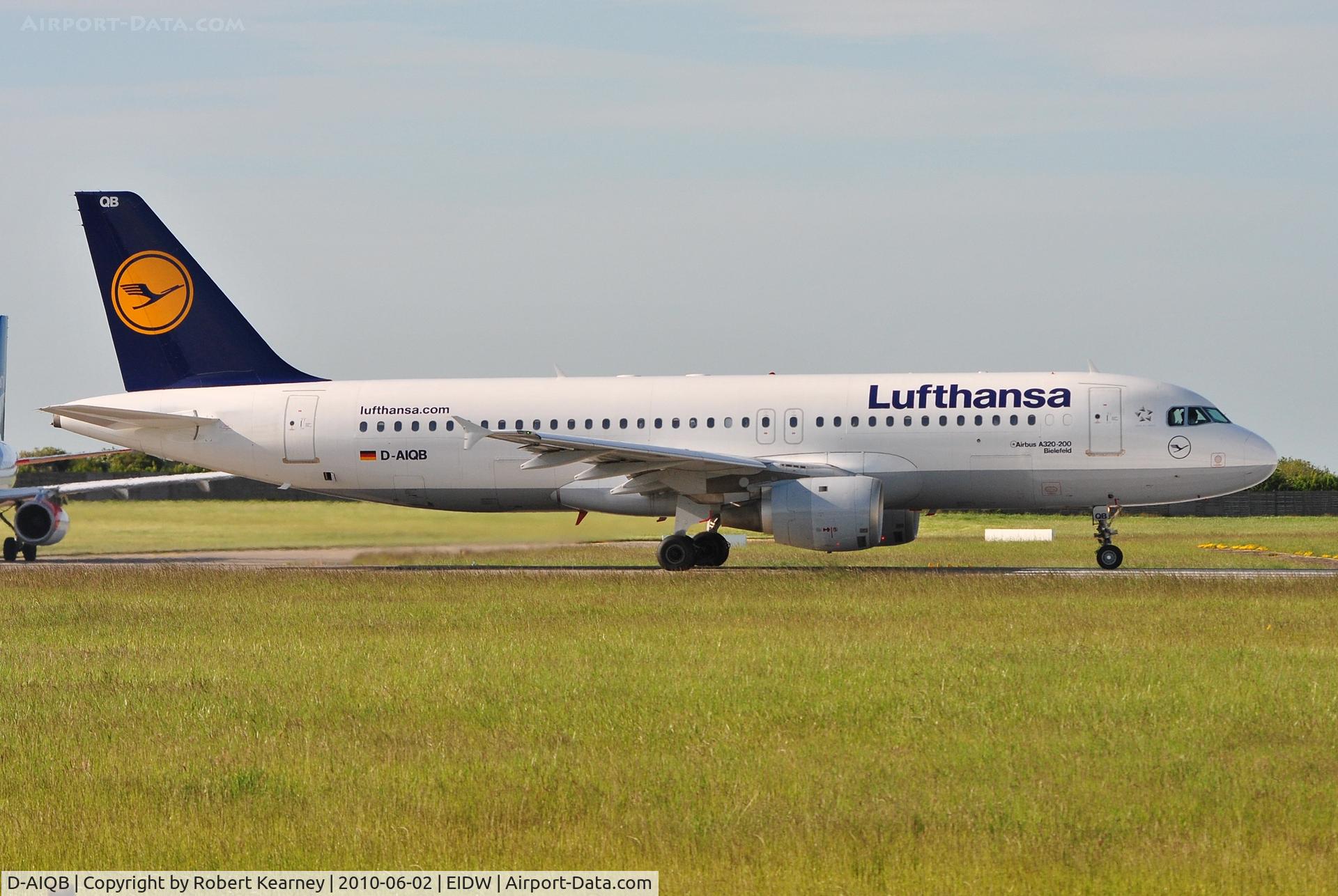 D-AIQB, 1991 Airbus A320-211 C/N 0200, Lufthansa rolling on r/w 10