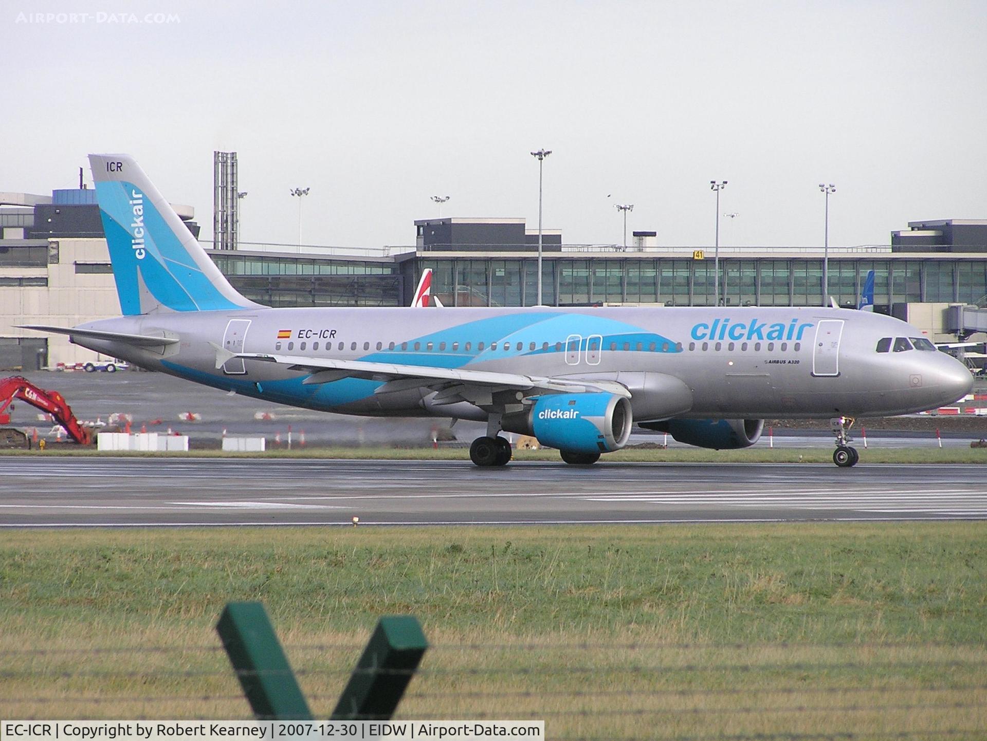 EC-ICR, 1991 Airbus A320-211 C/N 240, Clickair lining up r/w 28