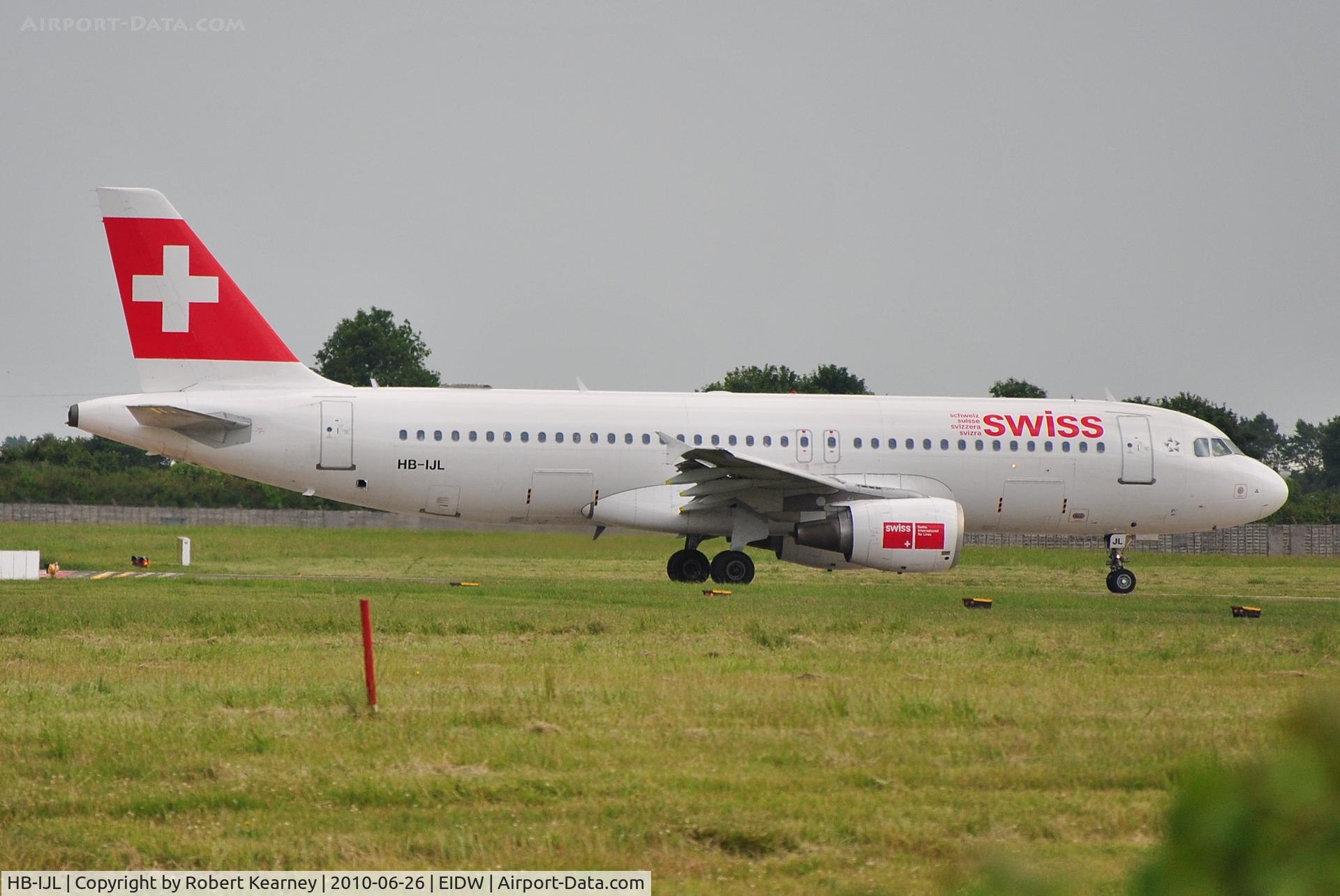 HB-IJL, 1996 Airbus A320-214 C/N 603, Swiss lining up r/w 10
