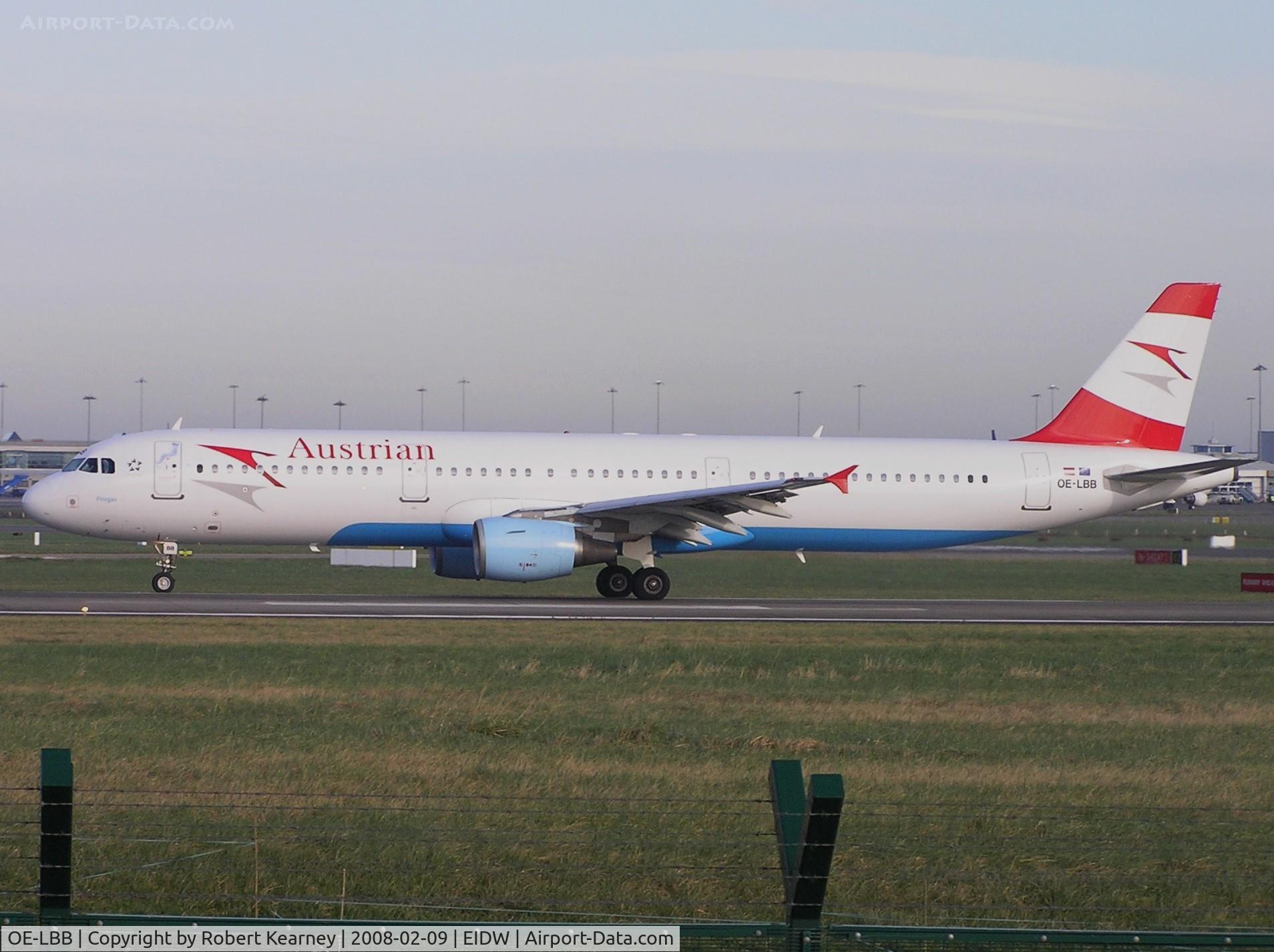 OE-LBB, 1995 Airbus A321-111 C/N 570, Austrain lining up r/w 28