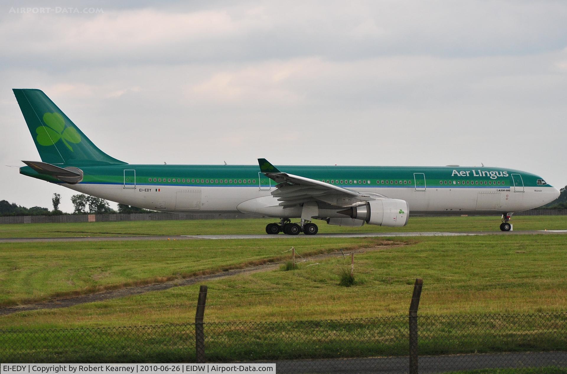 EI-EDY, 2009 Airbus A330-302 C/N 1025, Aer Lingus rolling on r/w 10