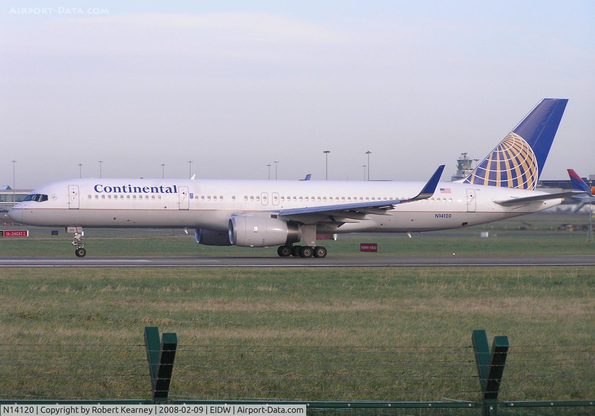 N14120, 1997 Boeing 757-224 C/N 27562, Continental lining up on r/w 28