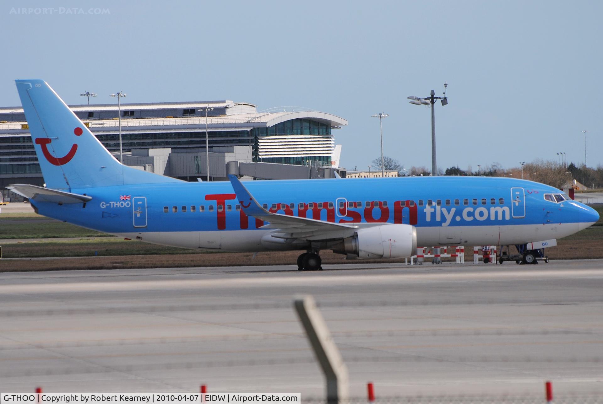 G-THOO, 1998 Boeing 737-33V C/N 29335, Thomson on remotes