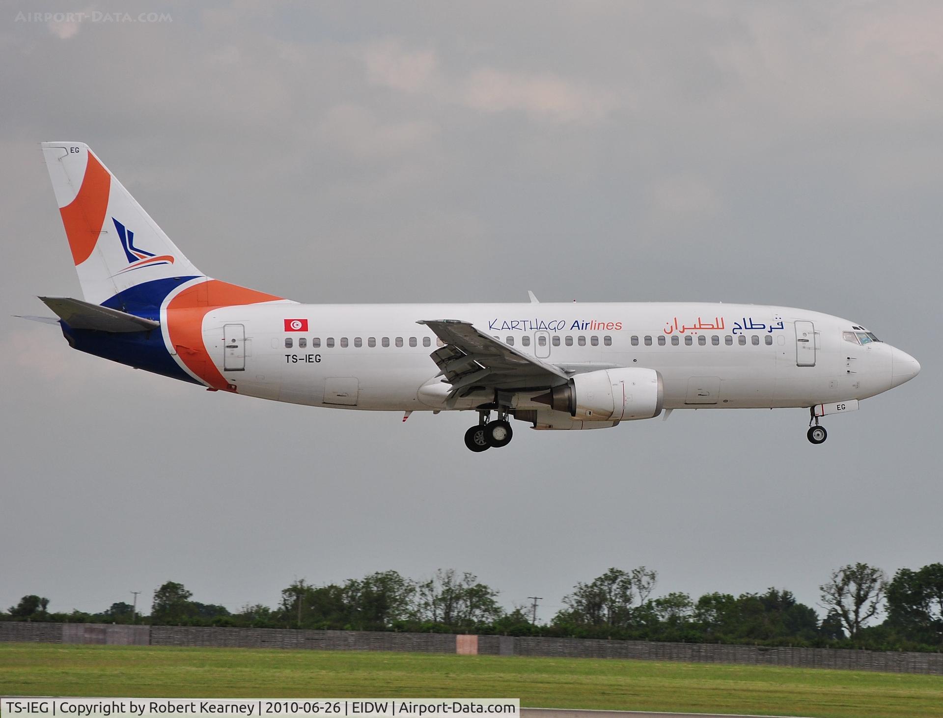 TS-IEG, 1998 Boeing 737-31S C/N 29116, Karthago about to touch down