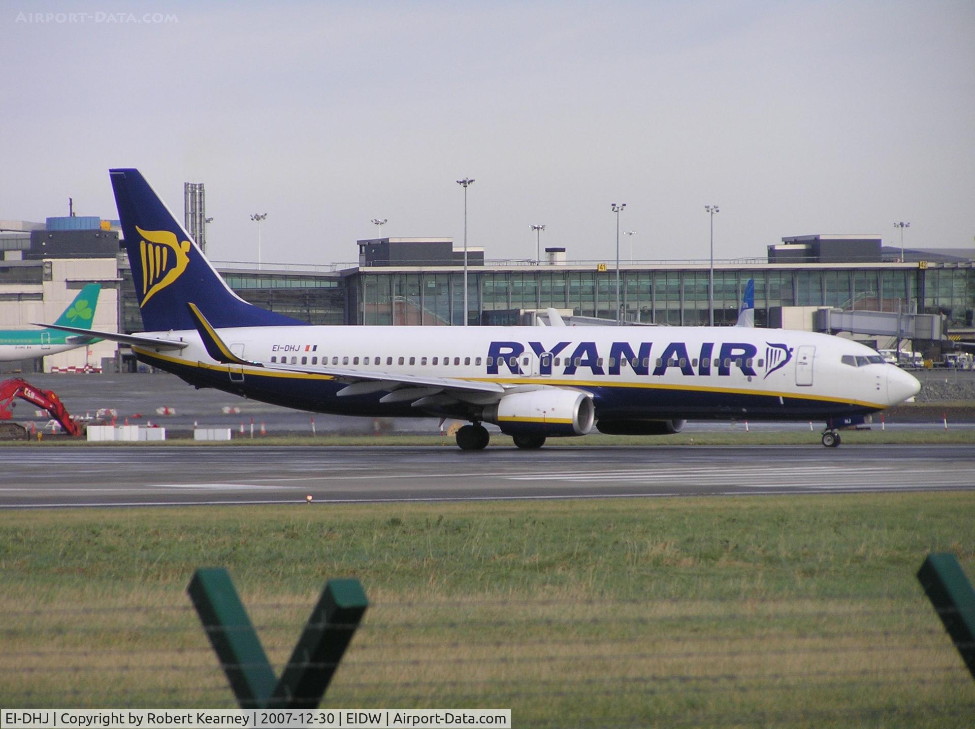 EI-DHJ, 2005 Boeing 737-8AS C/N 33819, Ryanair lining up on r/w 28