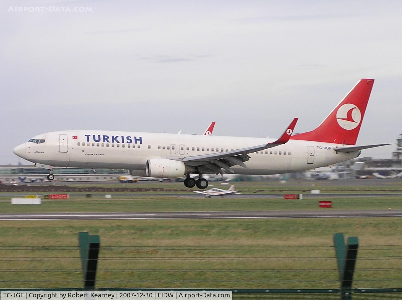 TC-JGF, 2002 Boeing 737-8F2 C/N 29790, THY just a few feet from touch-down