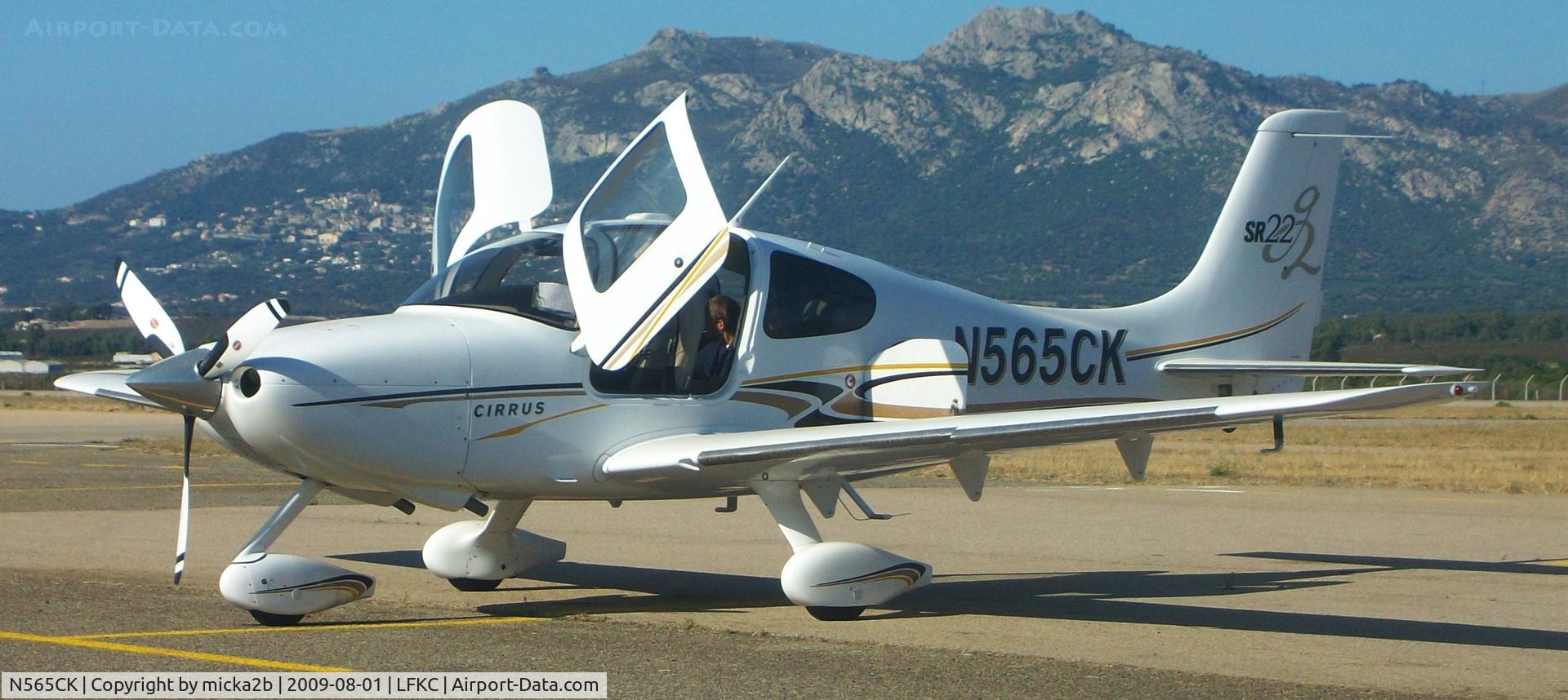 N565CK, 2005 Cirrus SR22 G2 C/N 1490, Parked. Crashed 21/12/21 near Auxerre killing pilot
