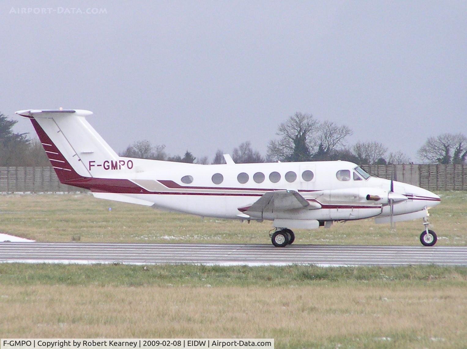 F-GMPO, 1977 Beech 200 Super King Air C/N BB-307, Beech200 rolling on r/w 10