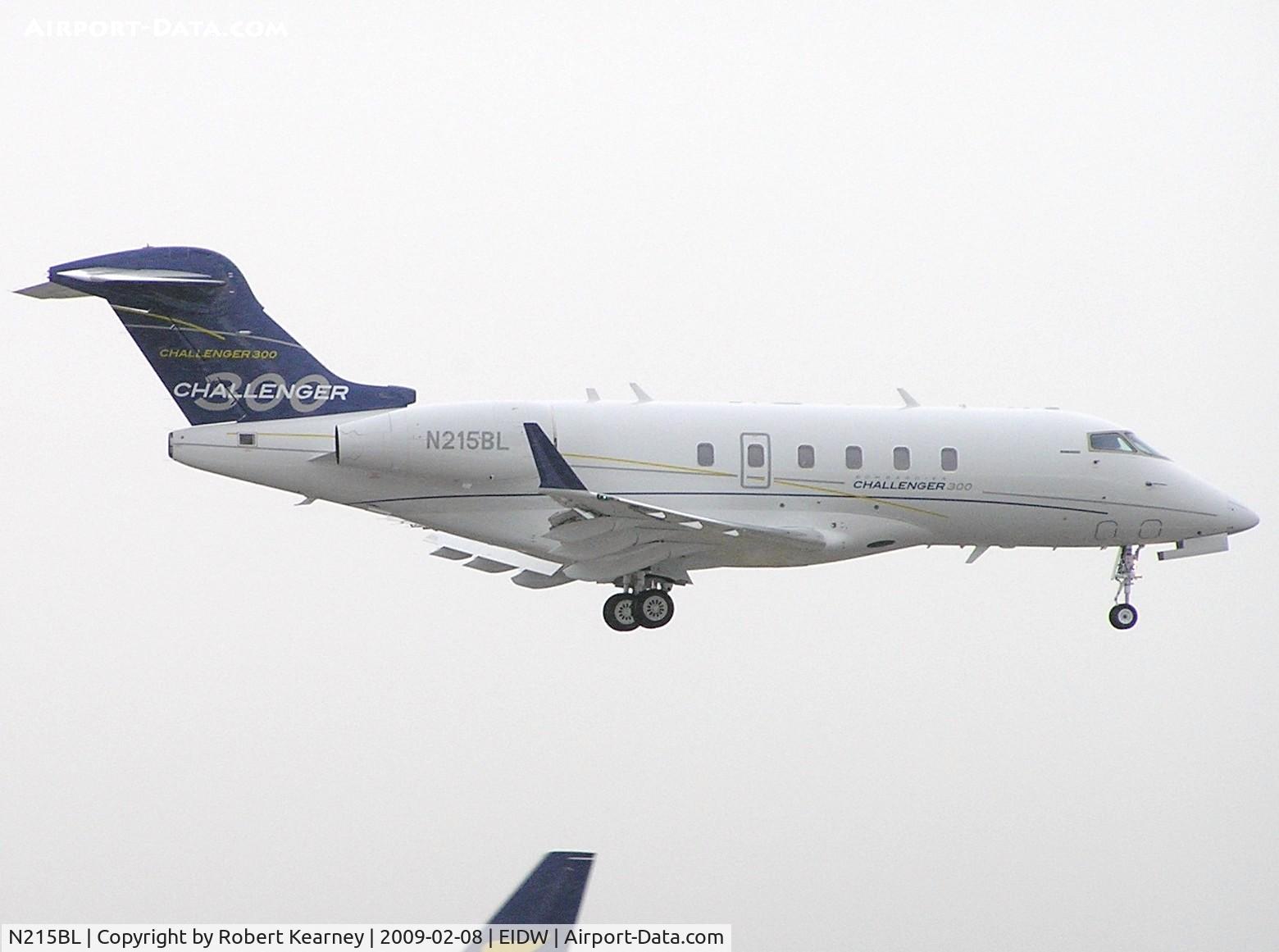 N215BL, 2008 Bombardier Challenger 300 (BD-100-1A10) C/N 20215, Challenger300 on short finals on r/w 10