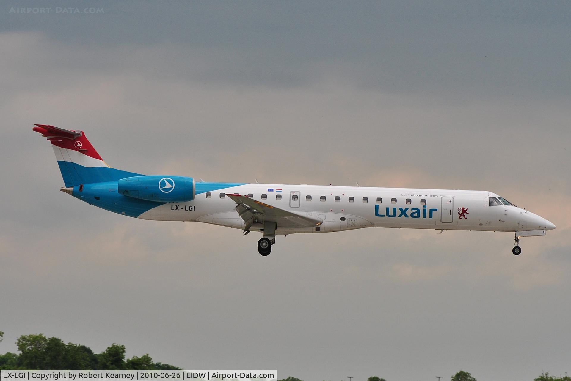 LX-LGI, 2000 Embraer EMB-145LU (ERJ-145LU) C/N 145369, Luxair on short finals for r/w 10