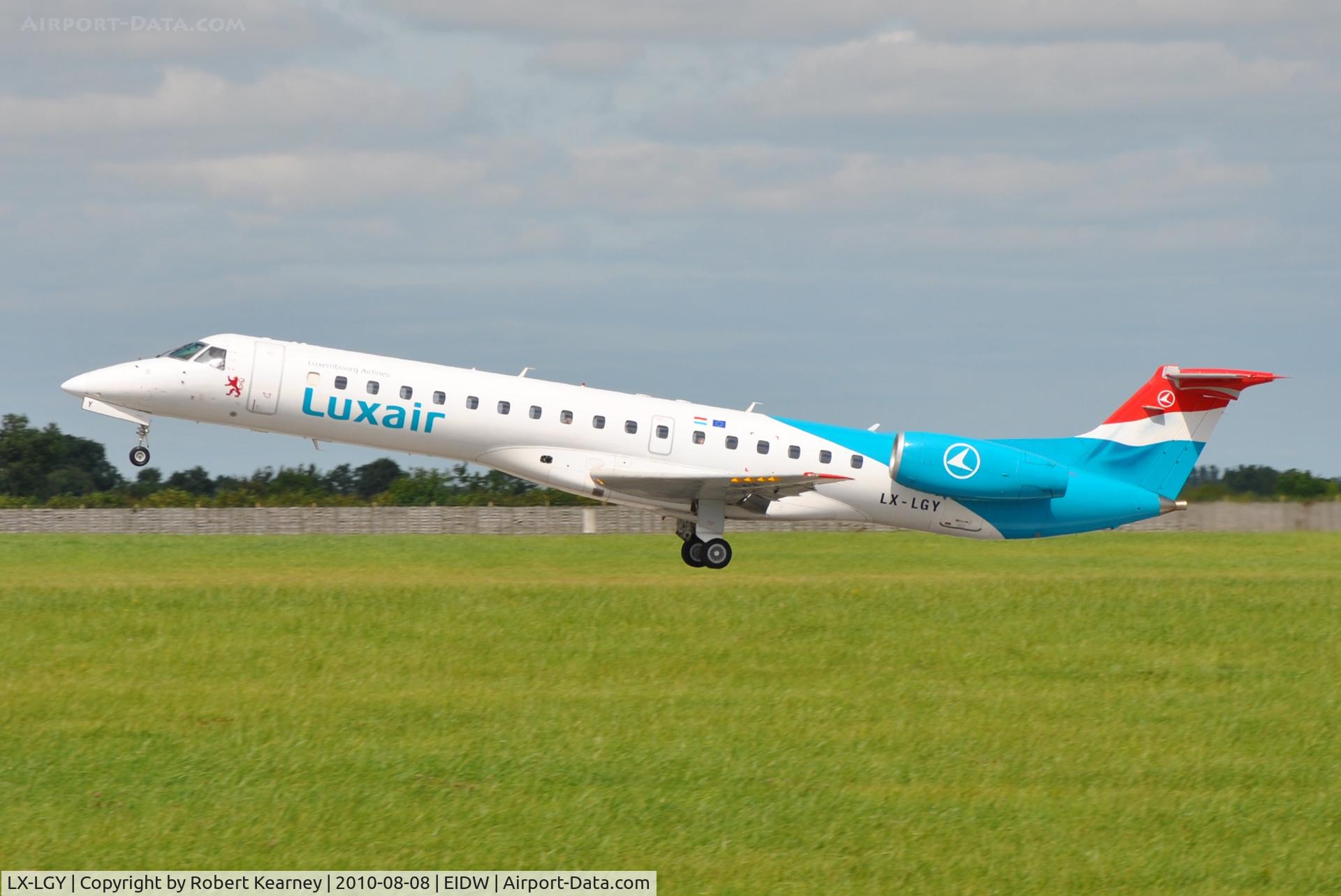 LX-LGY, 2000 Embraer EMB-145LU (ERJ-145LU) C/N 145242, Luxair rotating from r/w 28