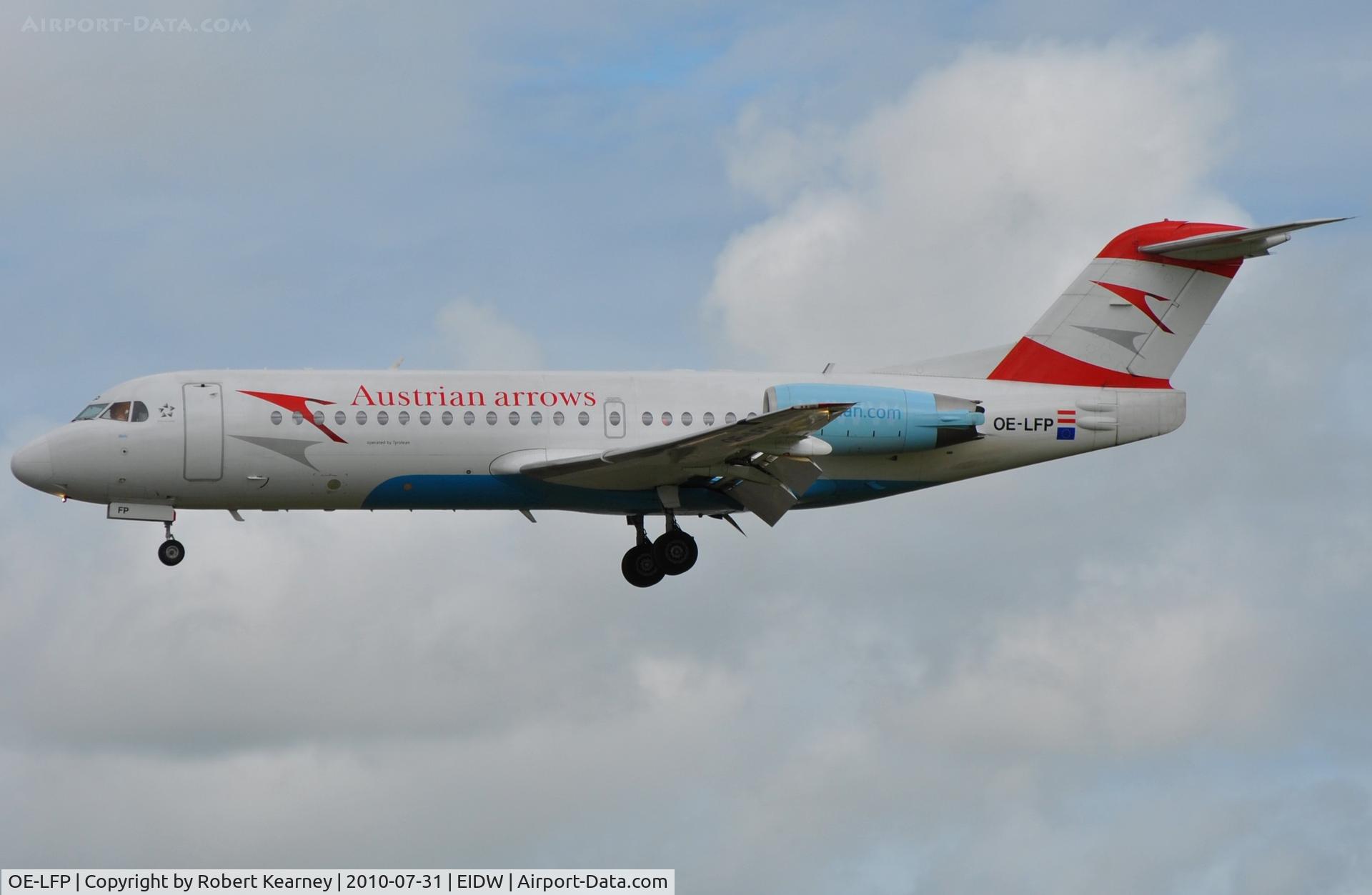 OE-LFP, Fokker 70 (F-28-0070) C/N 11560, Autrian Arrows on short finals for r/w 28