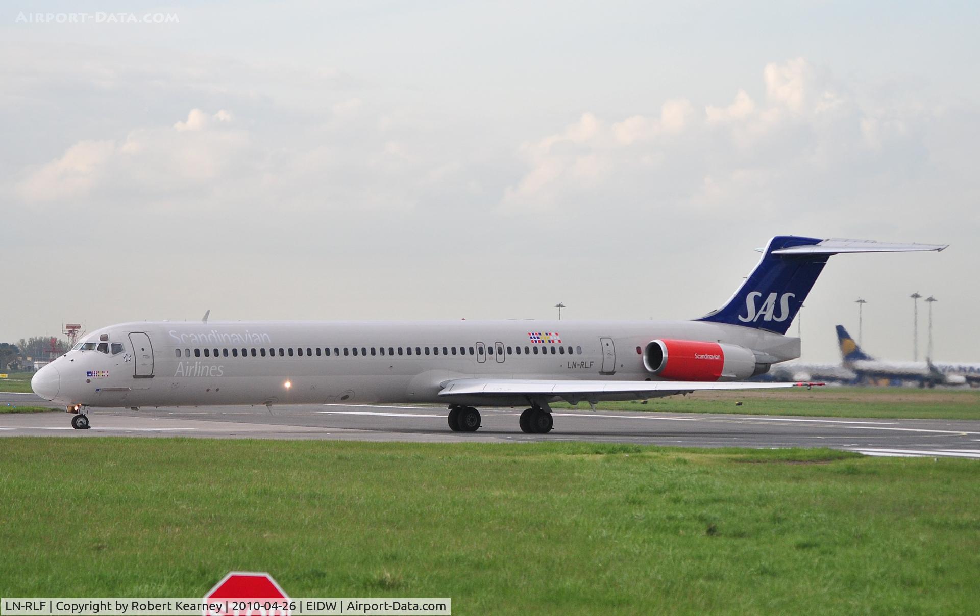LN-RLF, 1985 McDonnell Douglas MD-82 (DC-9-82) C/N 49383, SAS lining up on r/w 28