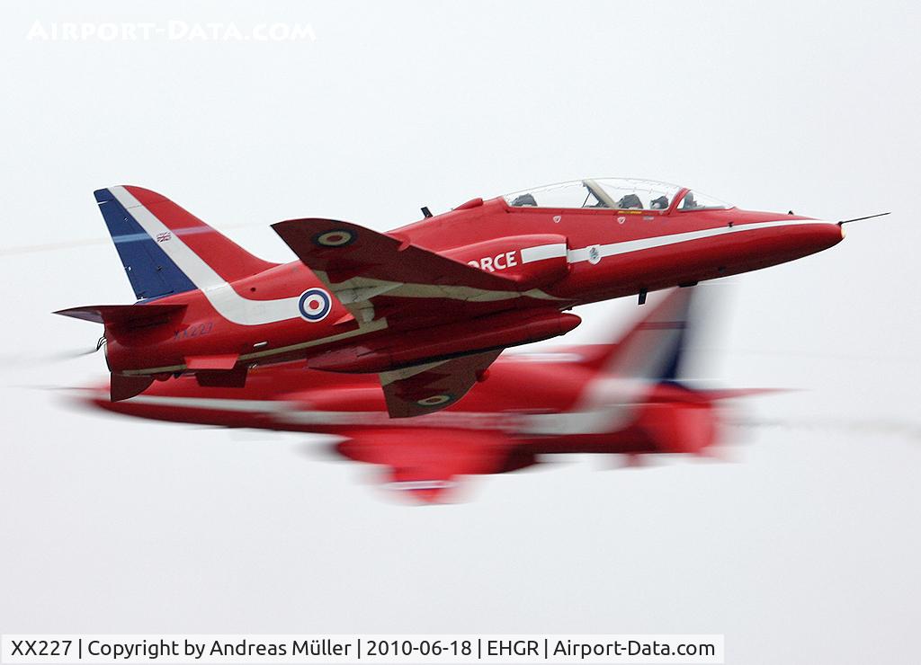 XX227, 1978 Hawker Siddeley Hawk T.1A C/N 063/312063, High speed fly by.