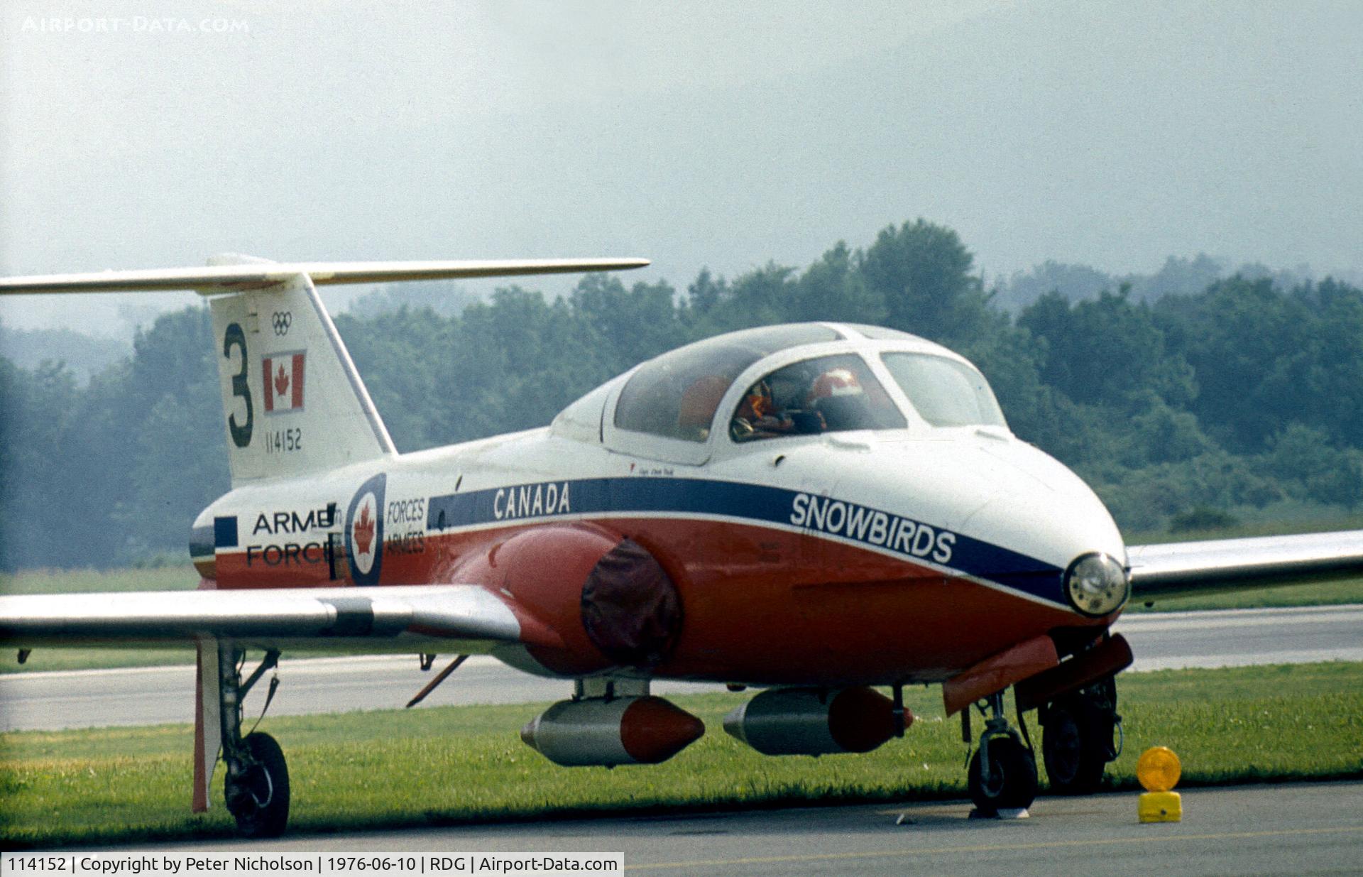 114152, Canadair CT-114 Tutor C/N 1152, CT-114 Tutor of the Canadian Snowbirds aerobatic display team which performed at the 1976 Reading Airshow. This aircraft flew as number 3 in the 1973 to 1976 display seasons.