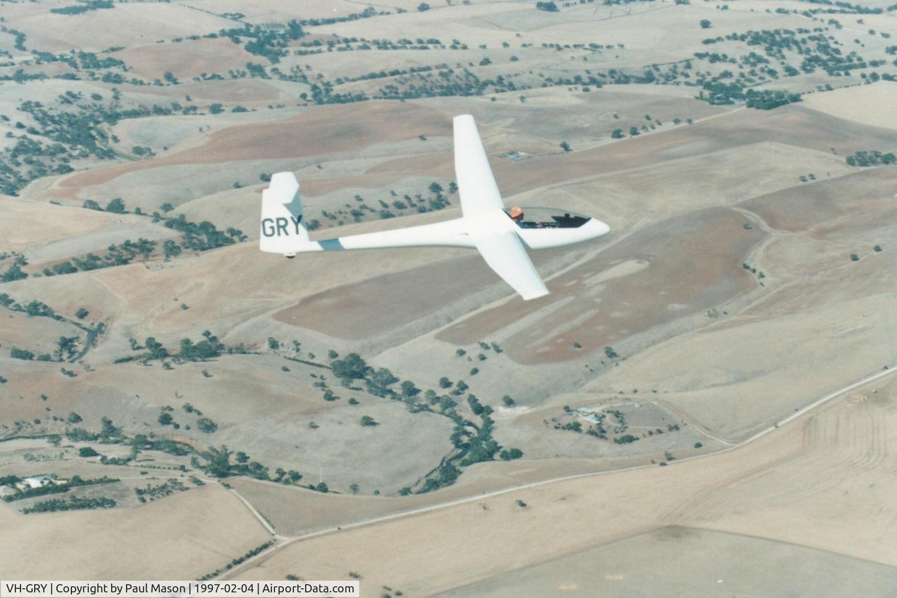 VH-GRY, 1977 Glasflugel 303 Mosquito C/N 62, On final glide to Gawler