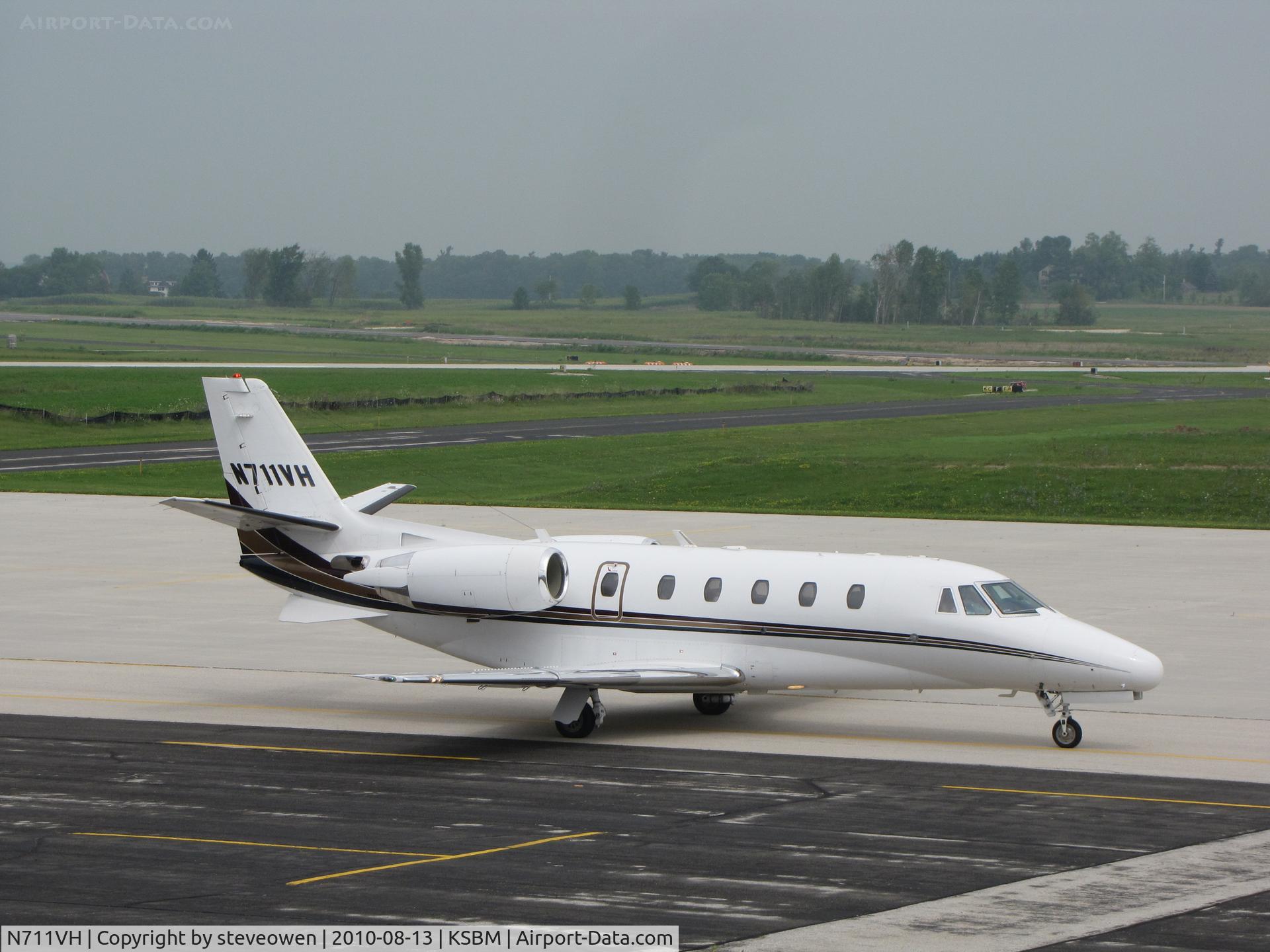 N711VH, 2002 Cessna 560XL C/N 560-5260, on the ramp at KSBM during the PGA Tour