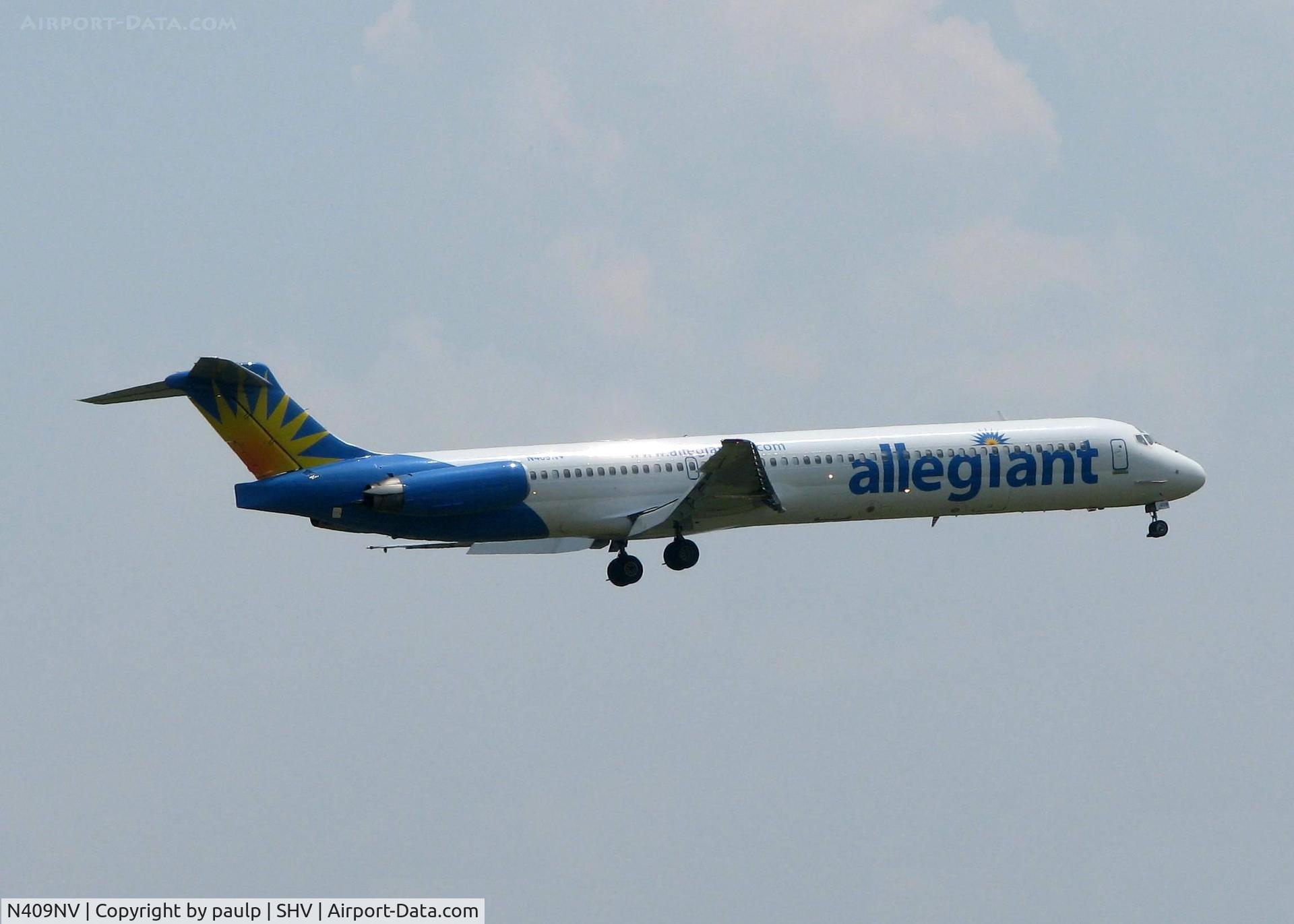 N409NV, 1987 McDonnell Douglas MD-83 (DC-9-83) C/N 49574, Landing at Shreveport Regional.