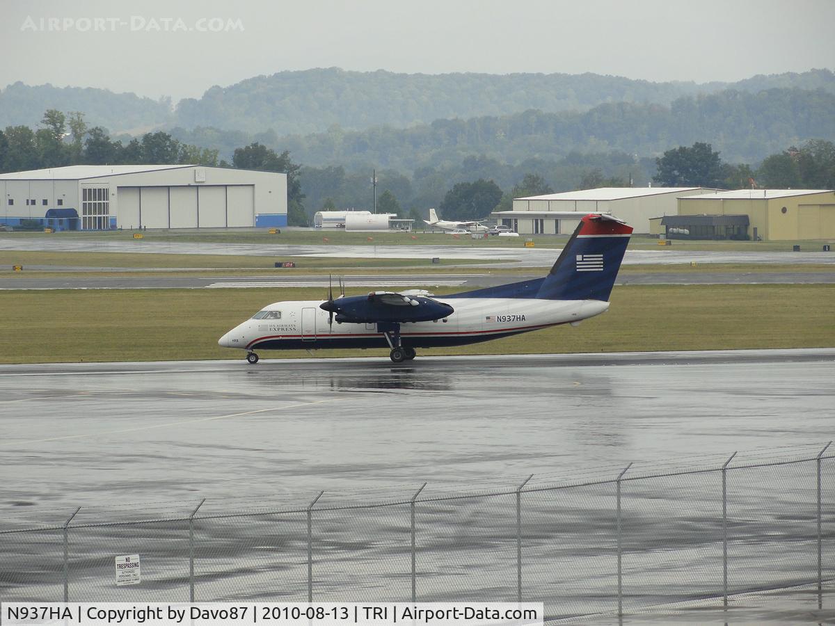 N937HA, Boeing DHC-8-102 C/N 148, Departing terminal at Tri-Cities Airport.