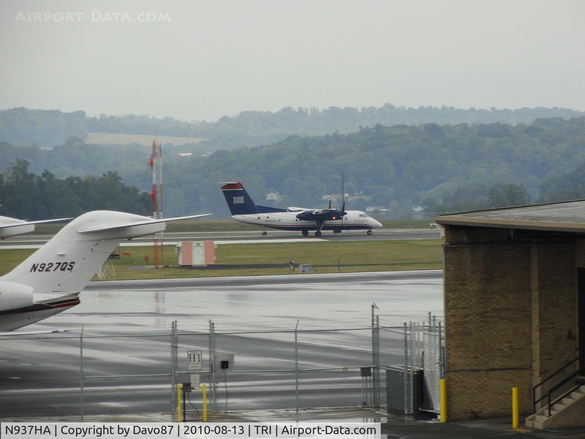 N937HA, Boeing DHC-8-102 C/N 148, N937HA on take off roll from Tri-Cities Airport.