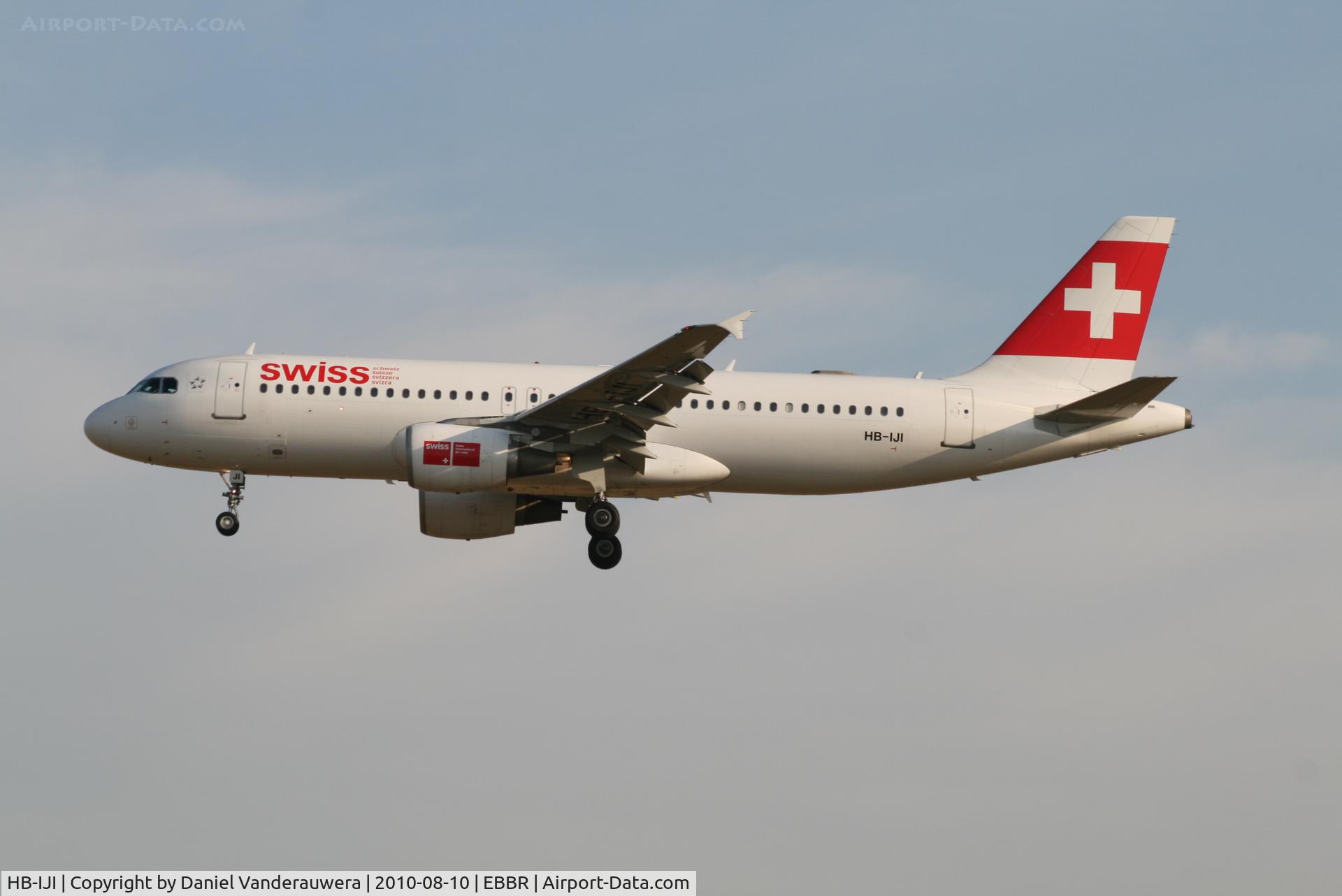 HB-IJI, 1996 Airbus A320-214 C/N 0577, Arrival of flight LX786 to RWY 25L