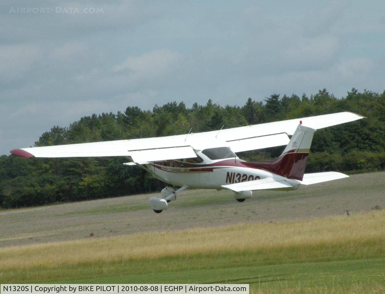 N1320S, 1976 Cessna 182P Skylane C/N 18264884, STOL 182P DEPARTING RWY 03. POPHAM AUSTER FLY-IN 2010-08-08.