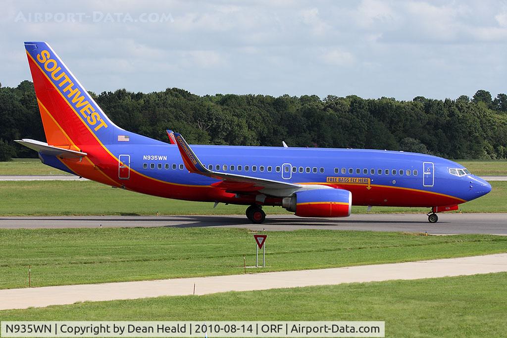 N935WN, 2009 Boeing 737-7H4 C/N 36641, Southwest Airlines N935WN (FLT SWA1788) taxiing to Gate A3 via taxiway Charlie after arrival on RWY 5 from Orlando Int'l (KMCO). Note the 