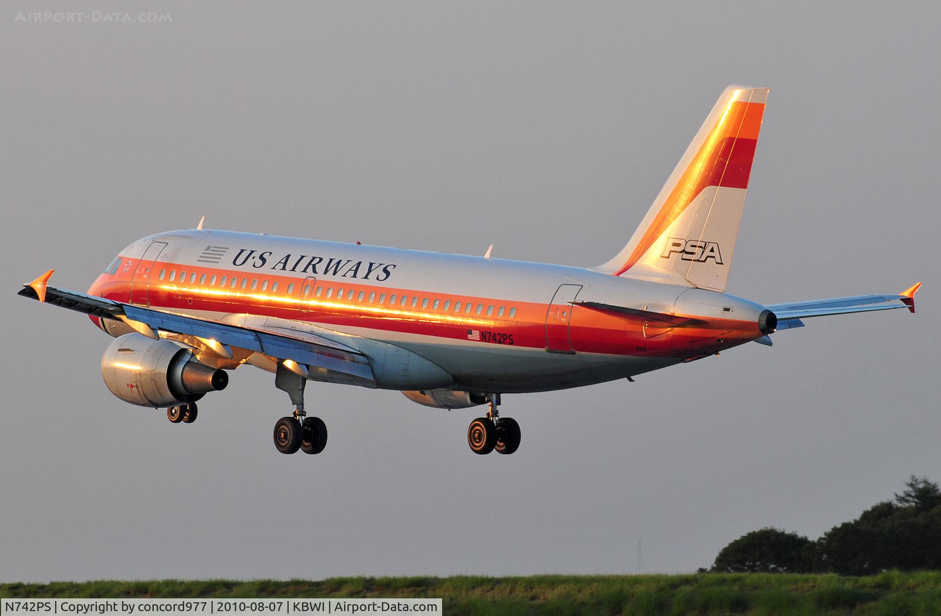 N742PS, 2000 Airbus A319-112 C/N 1275, Seen at KBWI on 8/7/2010