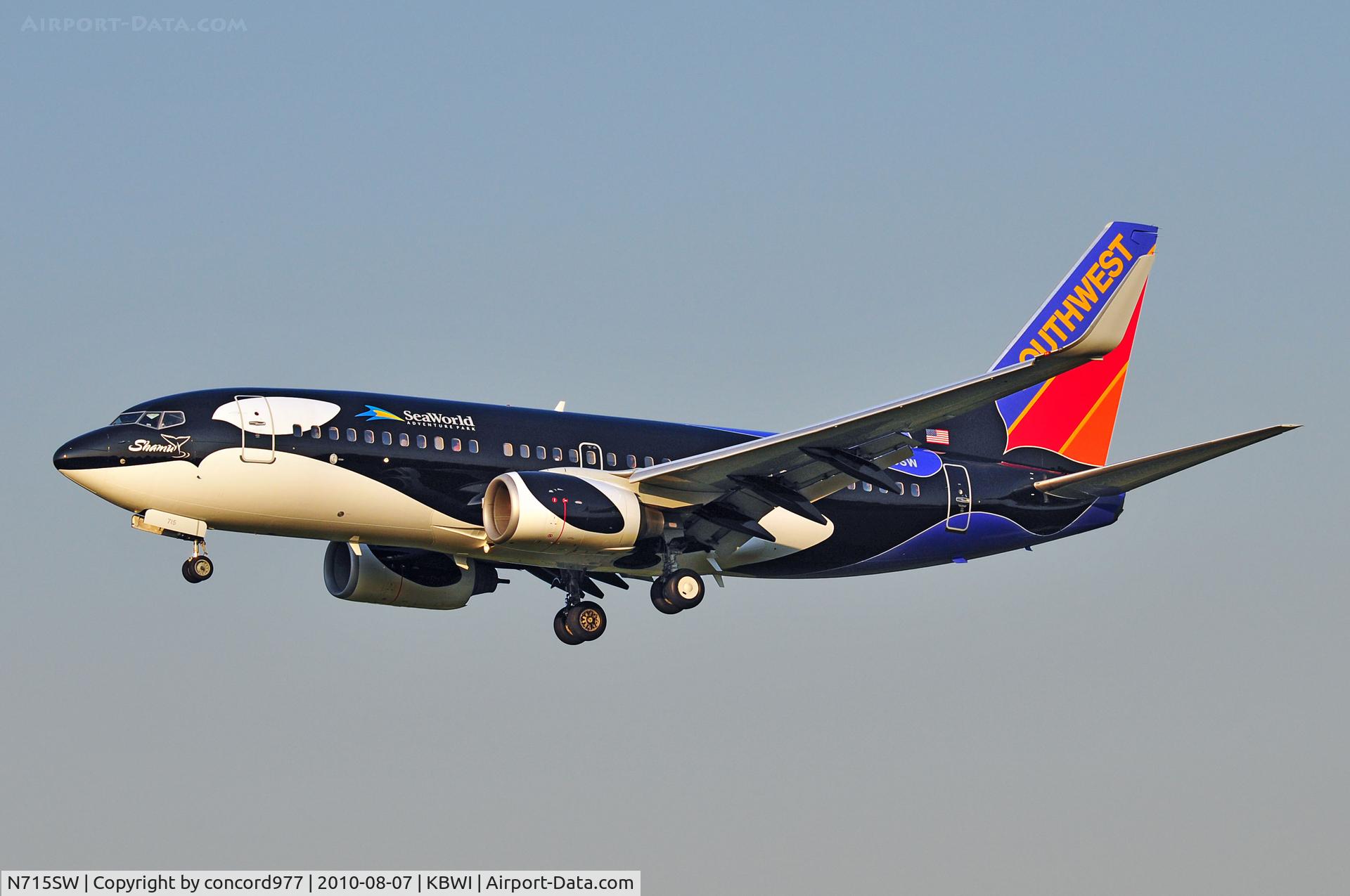 N715SW, 1998 Boeing 737-7H4 C/N 27849, Seen at KBWI on 8/7/2010