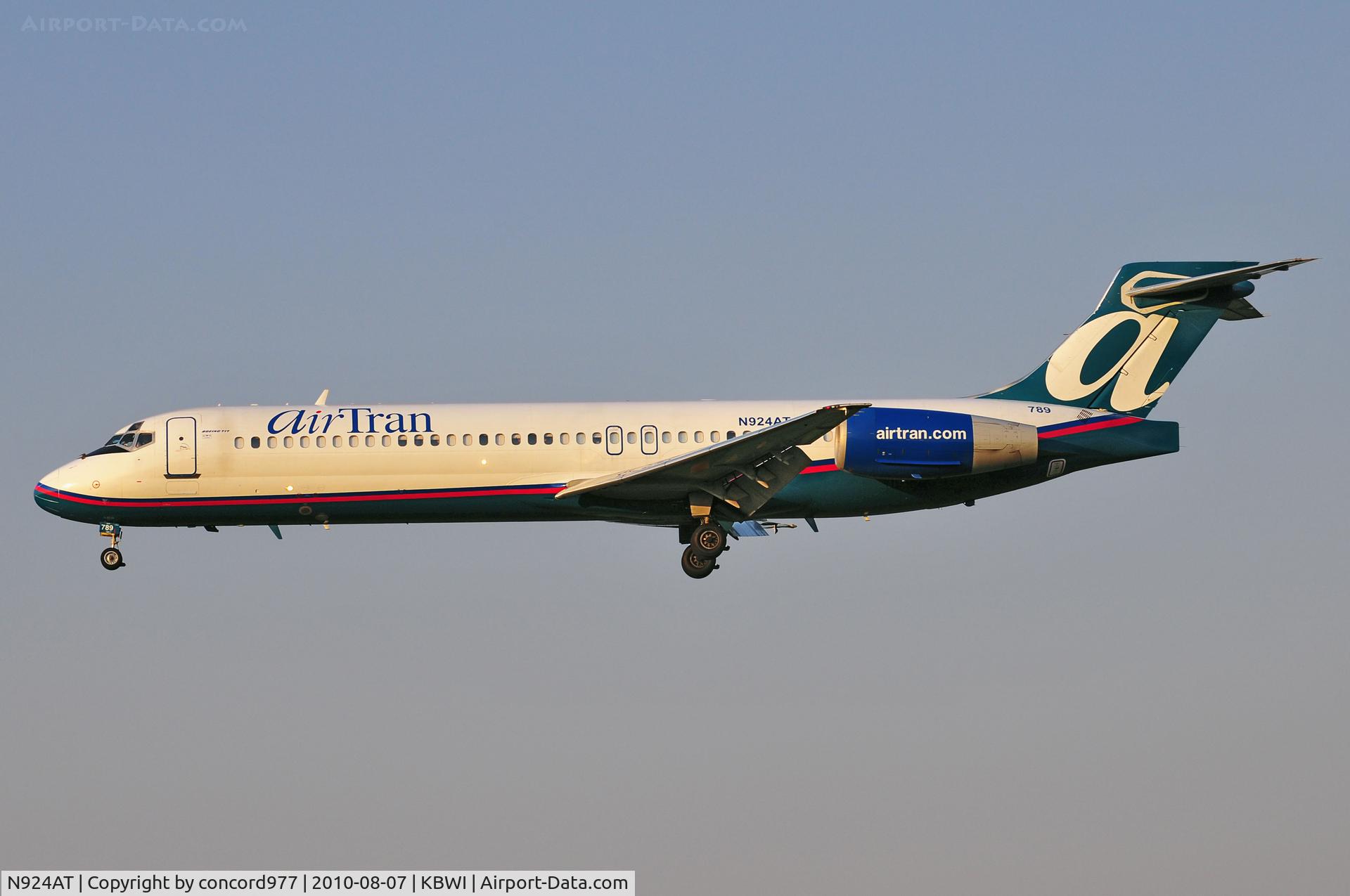 N924AT, 2000 Boeing 717-200 C/N 55080, Seen at KBWI on 8/7/2010