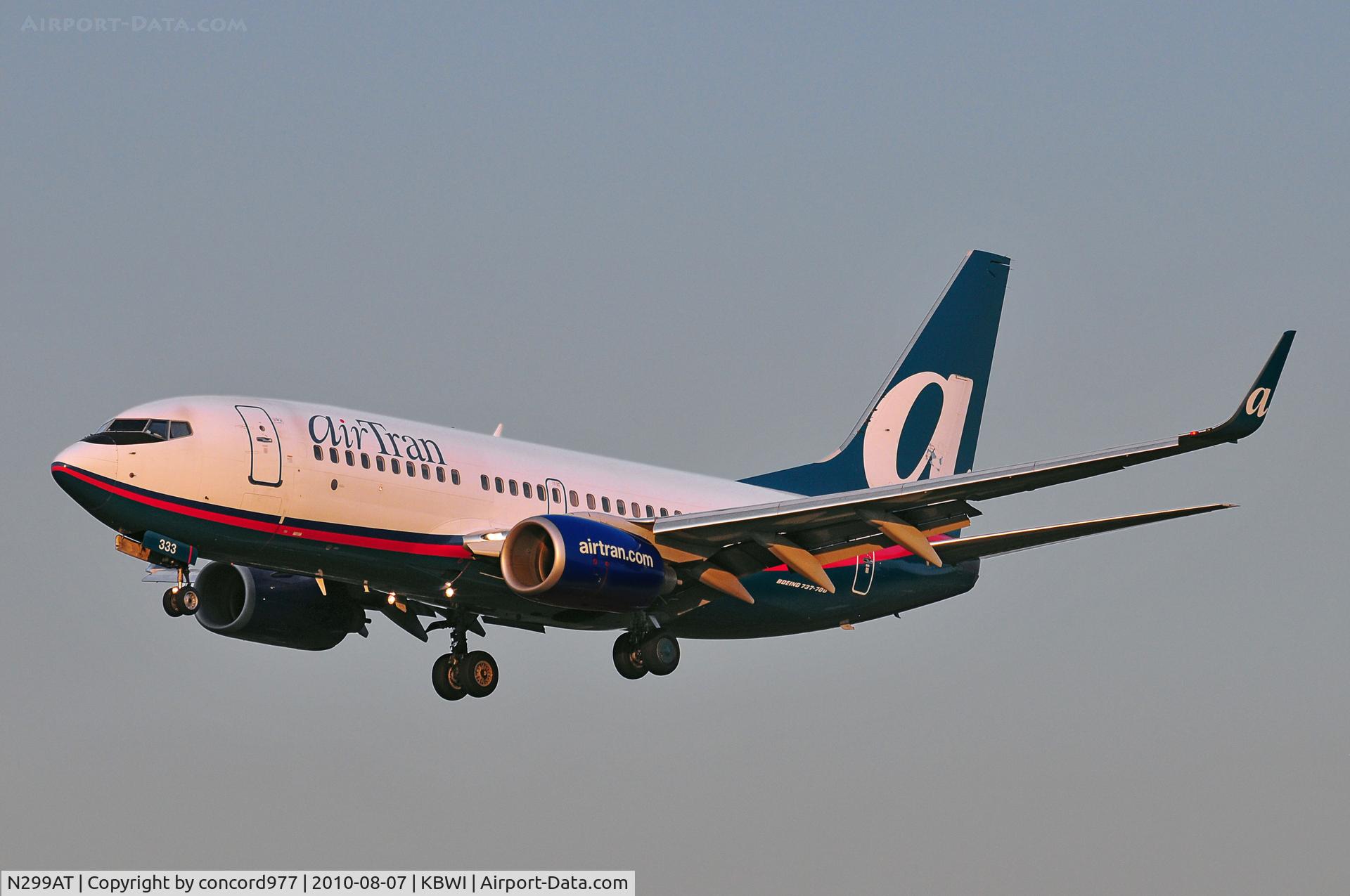 N299AT, 2006 Boeing 737-76N C/N 32678, Seen at KBWI on 8/7/2010