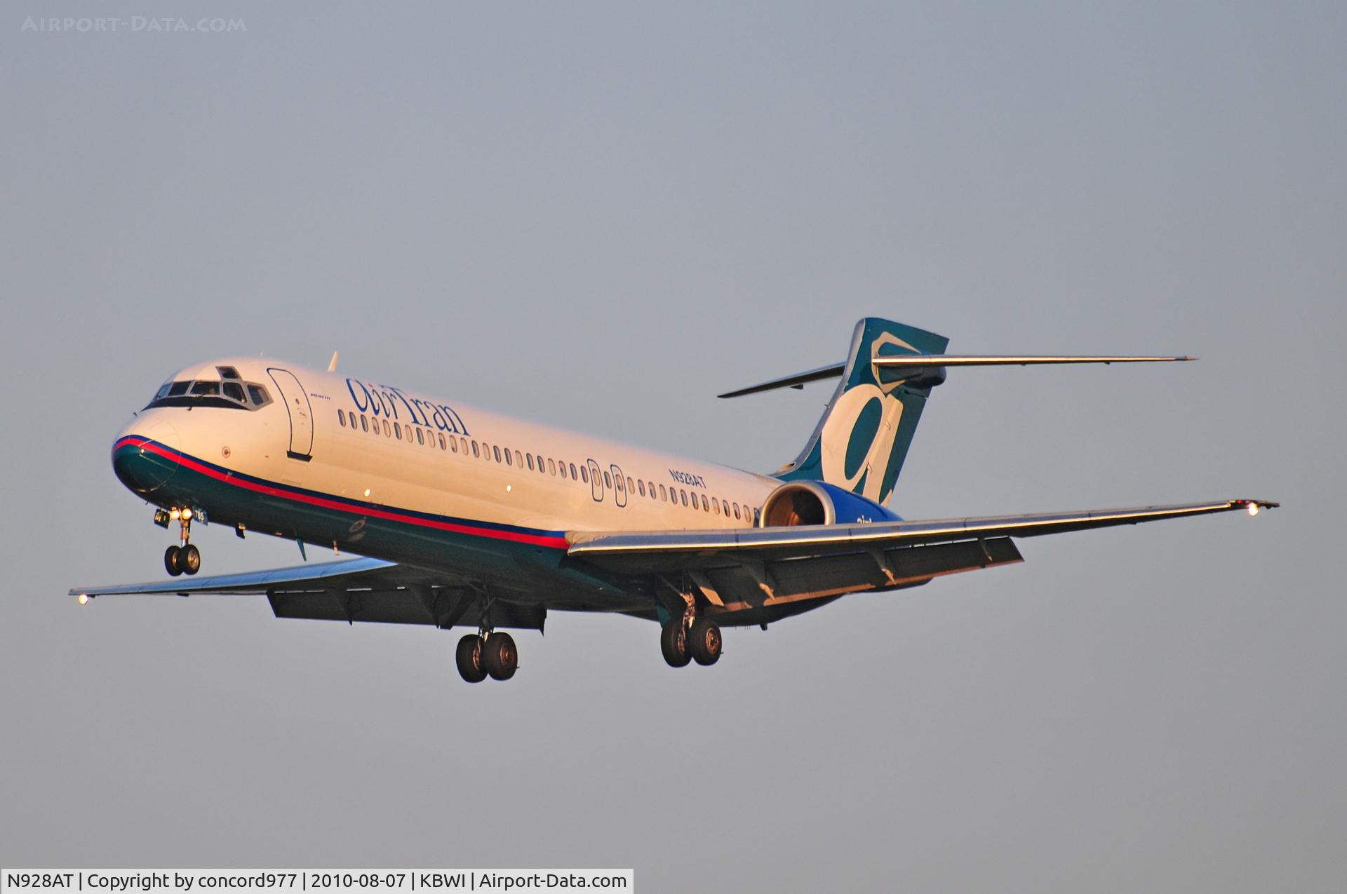 N928AT, 2000 Boeing 717-200 C/N 55076, Seen at KBWI on 8/7/2010