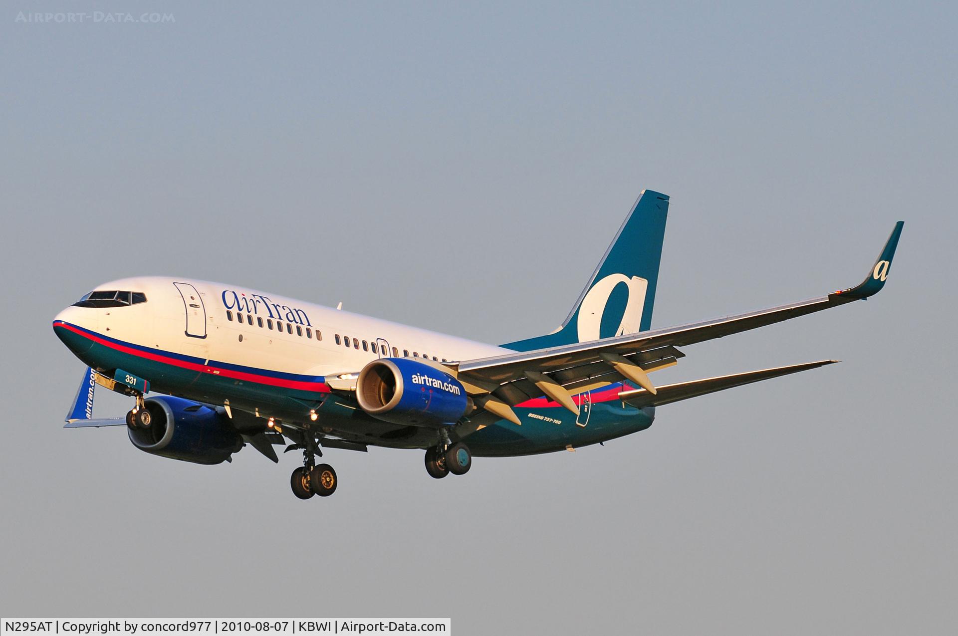 N295AT, 2006 Boeing 737-76N C/N 32677, Seen at KBWI on 8/7/2010