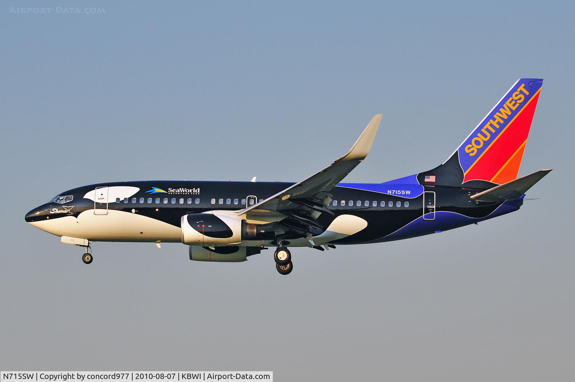 N715SW, 1998 Boeing 737-7H4 C/N 27849, Seen at KBWI on 8/7/2010
