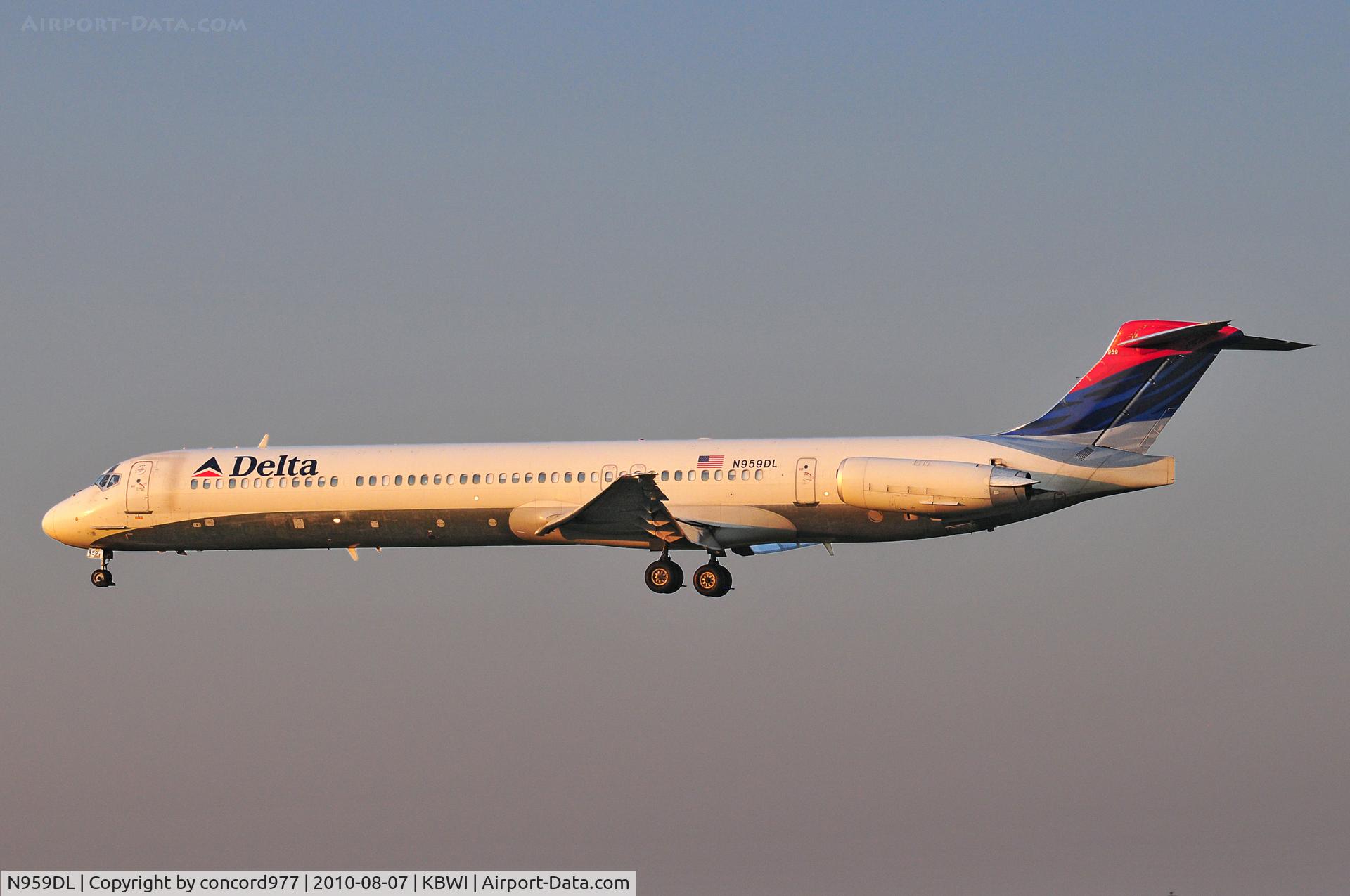 N959DL, 1990 McDonnell Douglas MD-88 C/N 49978, Seen at KBWI on 8/7/2010